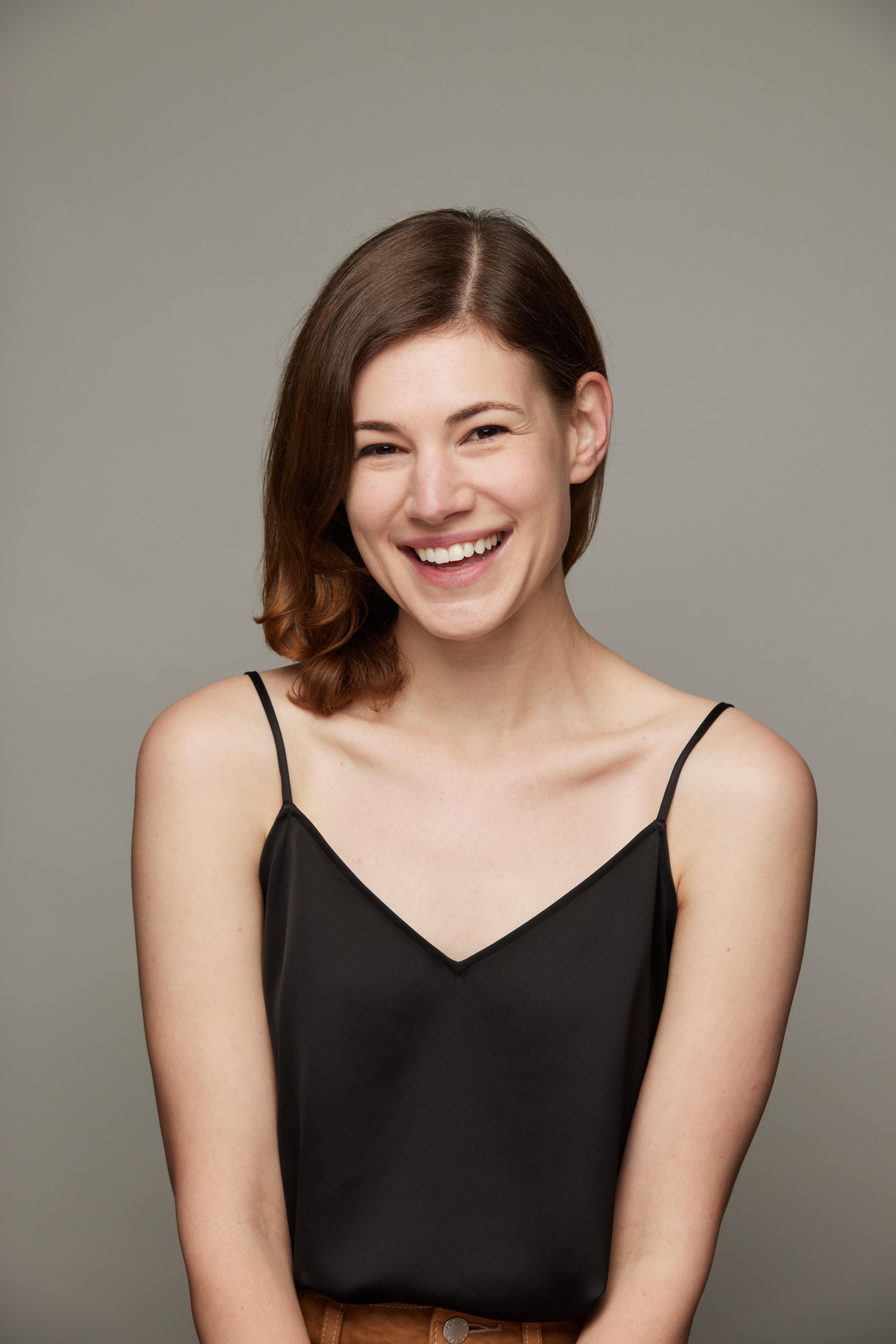 actor Serra Naiman large photo