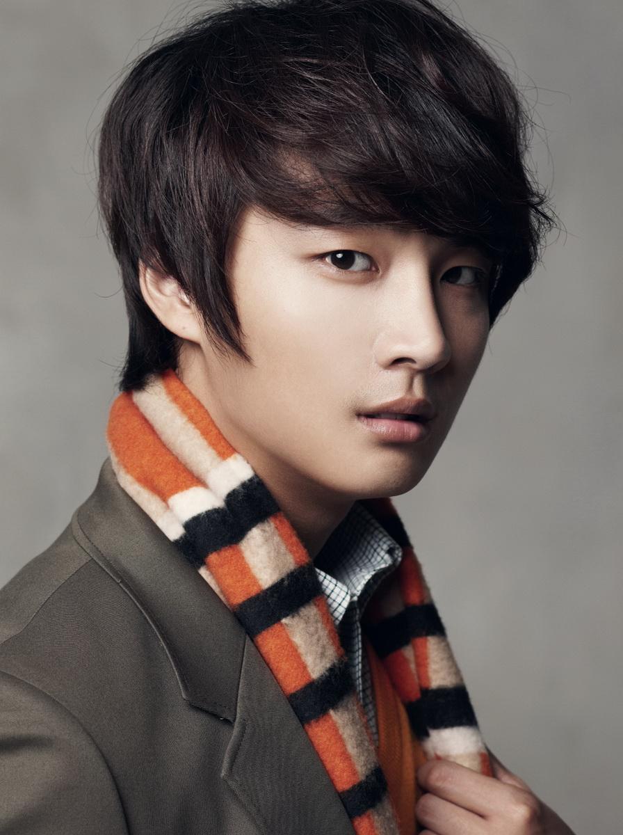 actor Yoon Shi-Yoon large photo