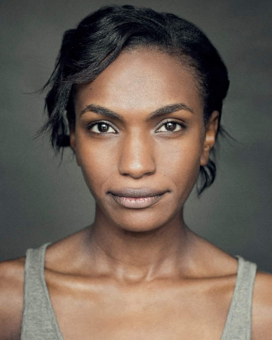 actor Isaura Barbé-Brown large photo