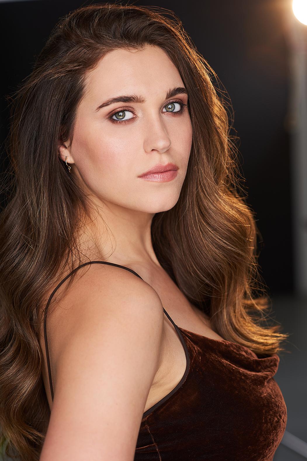 actor Taylor Kowald large photo