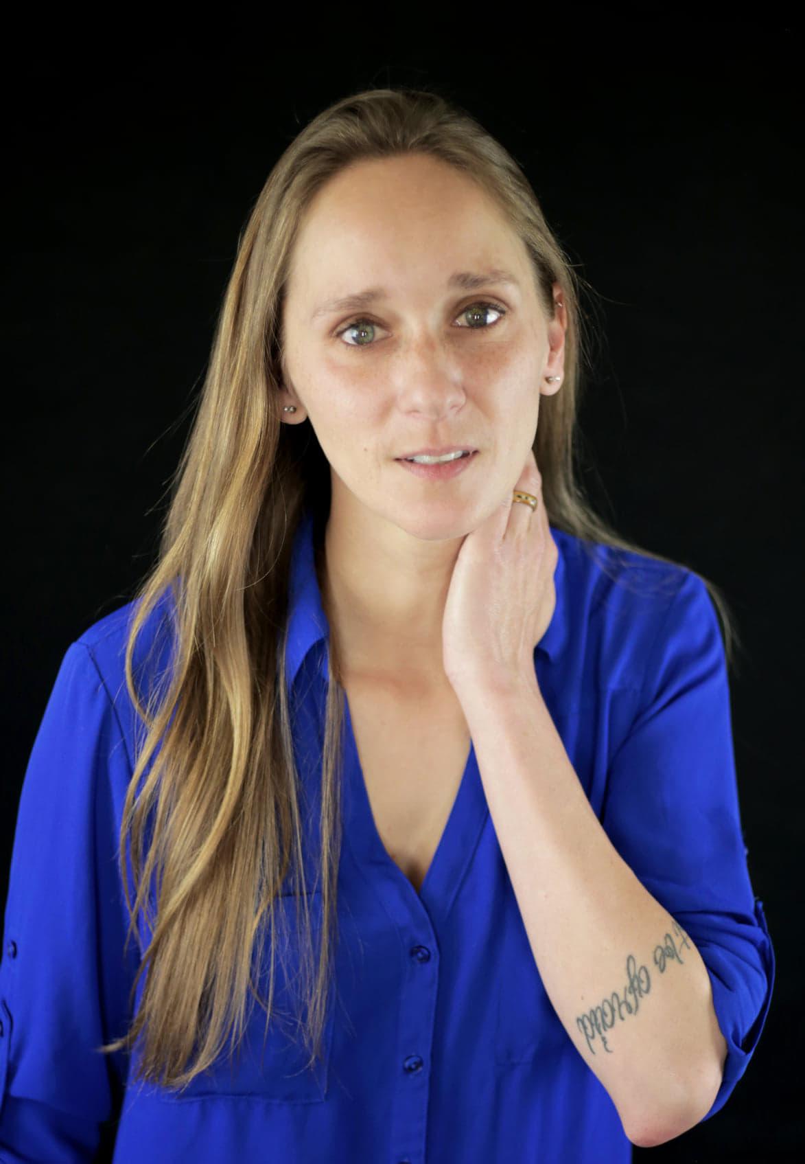 actor Sarah McGuire large photo