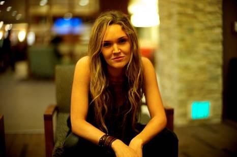 actor Amaryllis Fox large photo