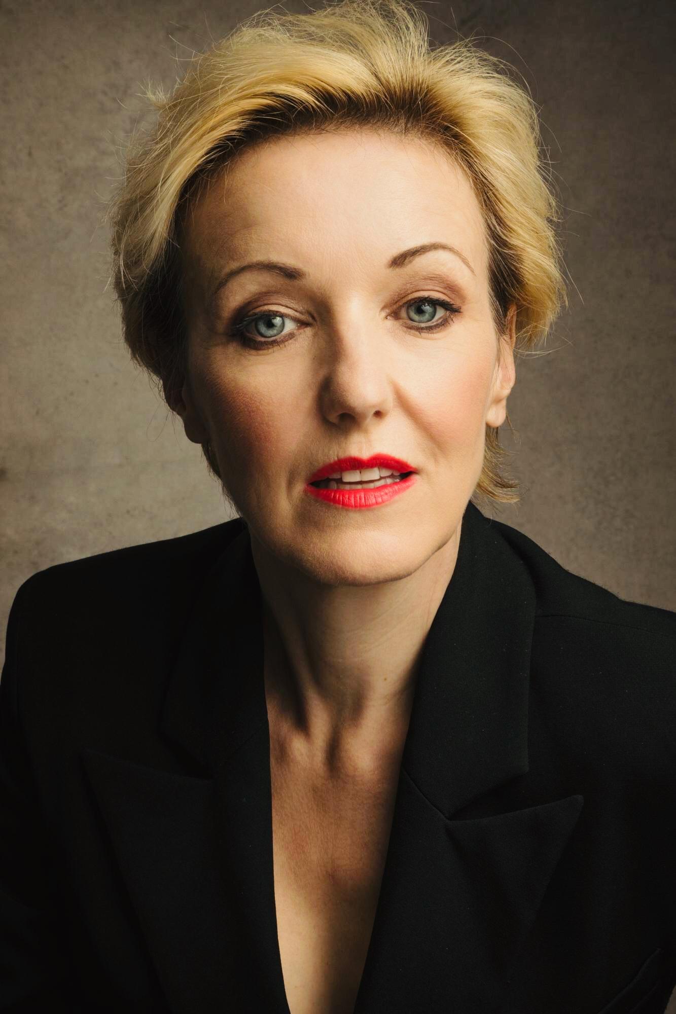 actor Kacey Ainsworth large photo