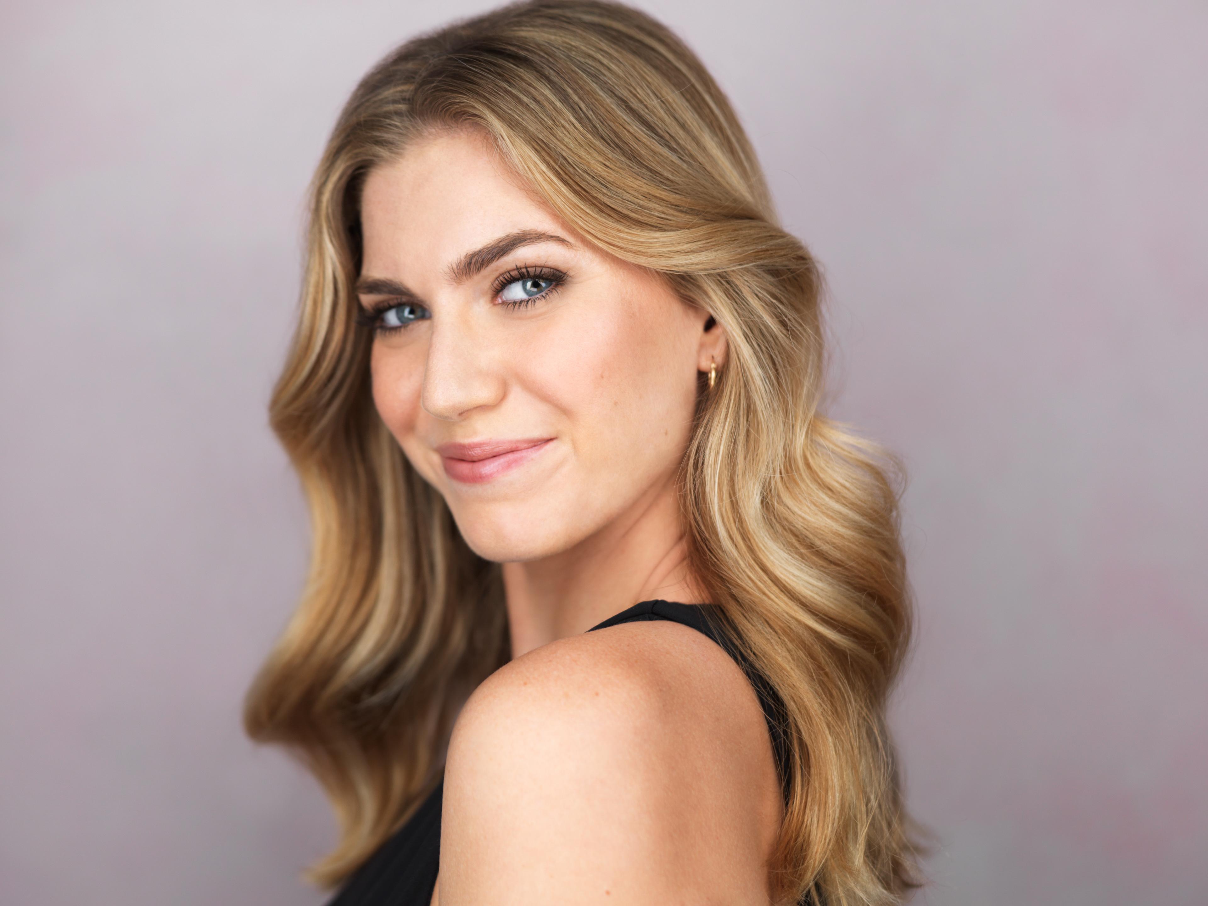 actor Bettina Bresnan large photo