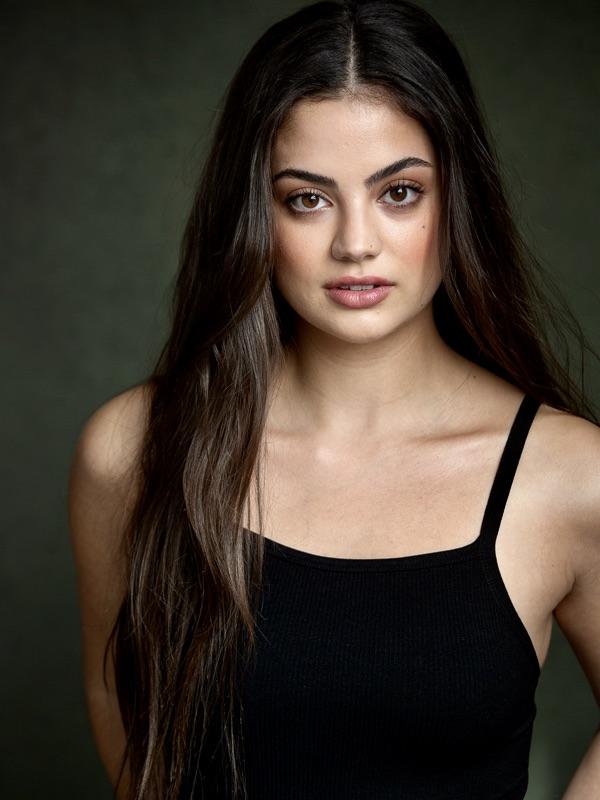 actor Sadie Laflamme-Snow large photo