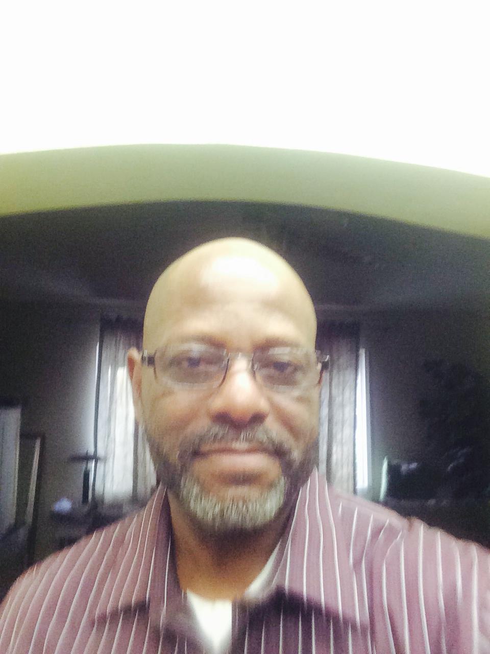 actor Lamar Bell large photo