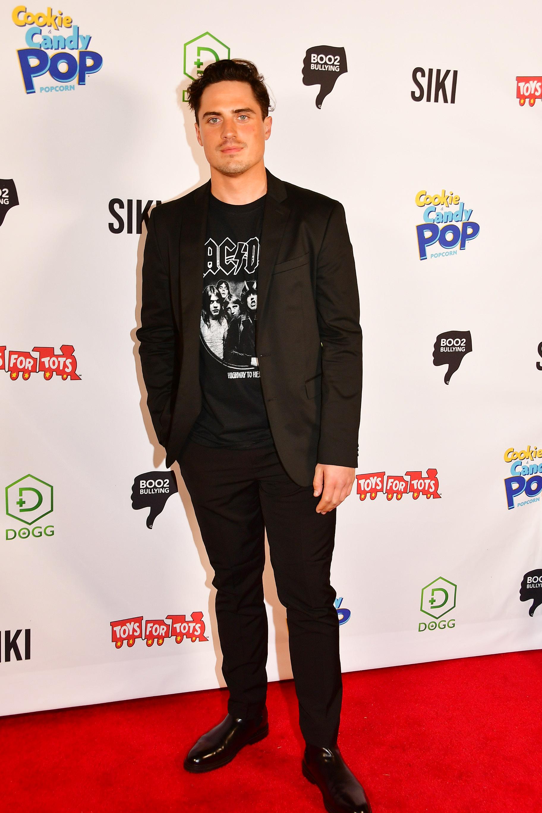 actor Daniel Covin large photo