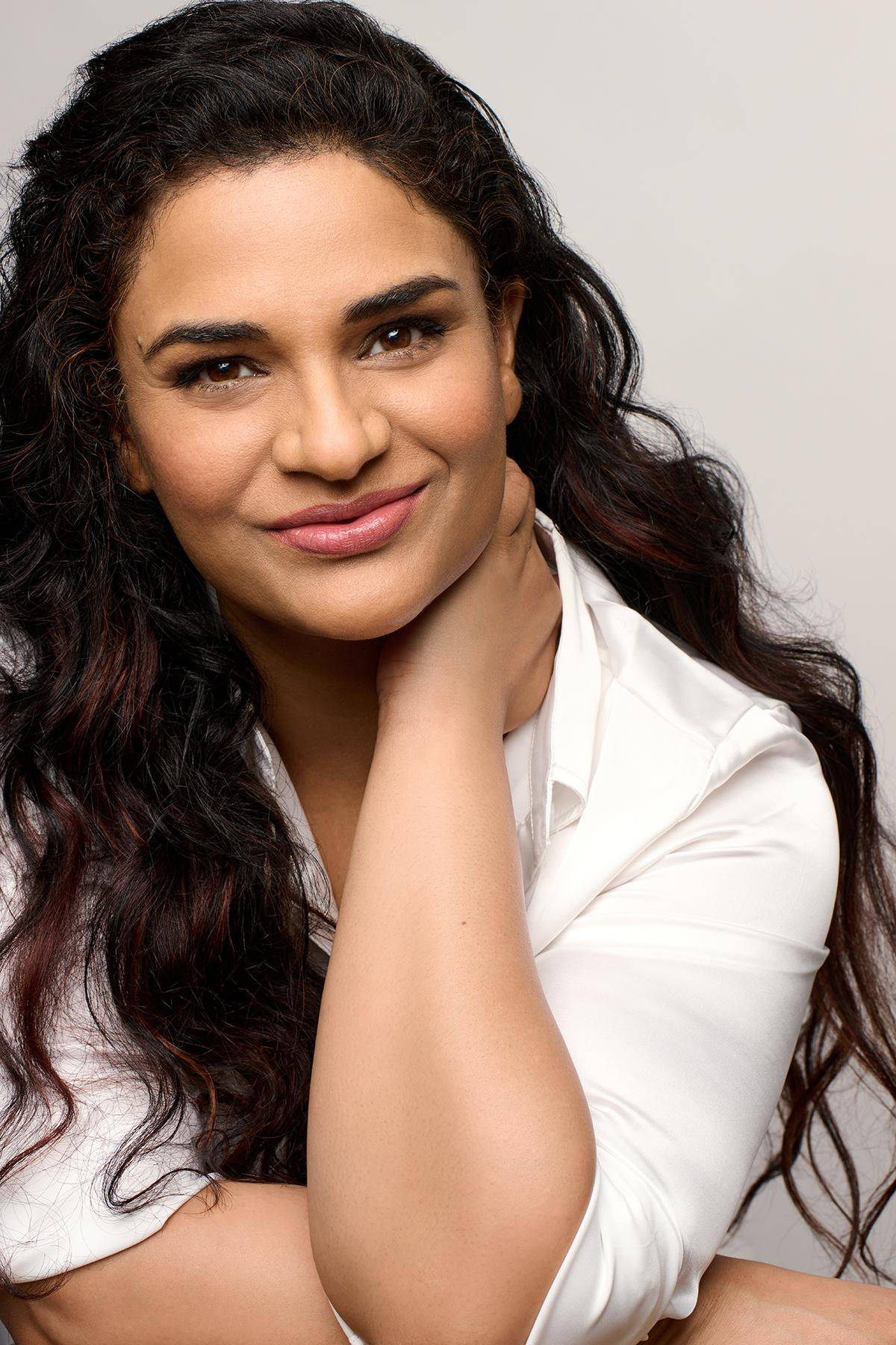 actor Lily Shaw large photo