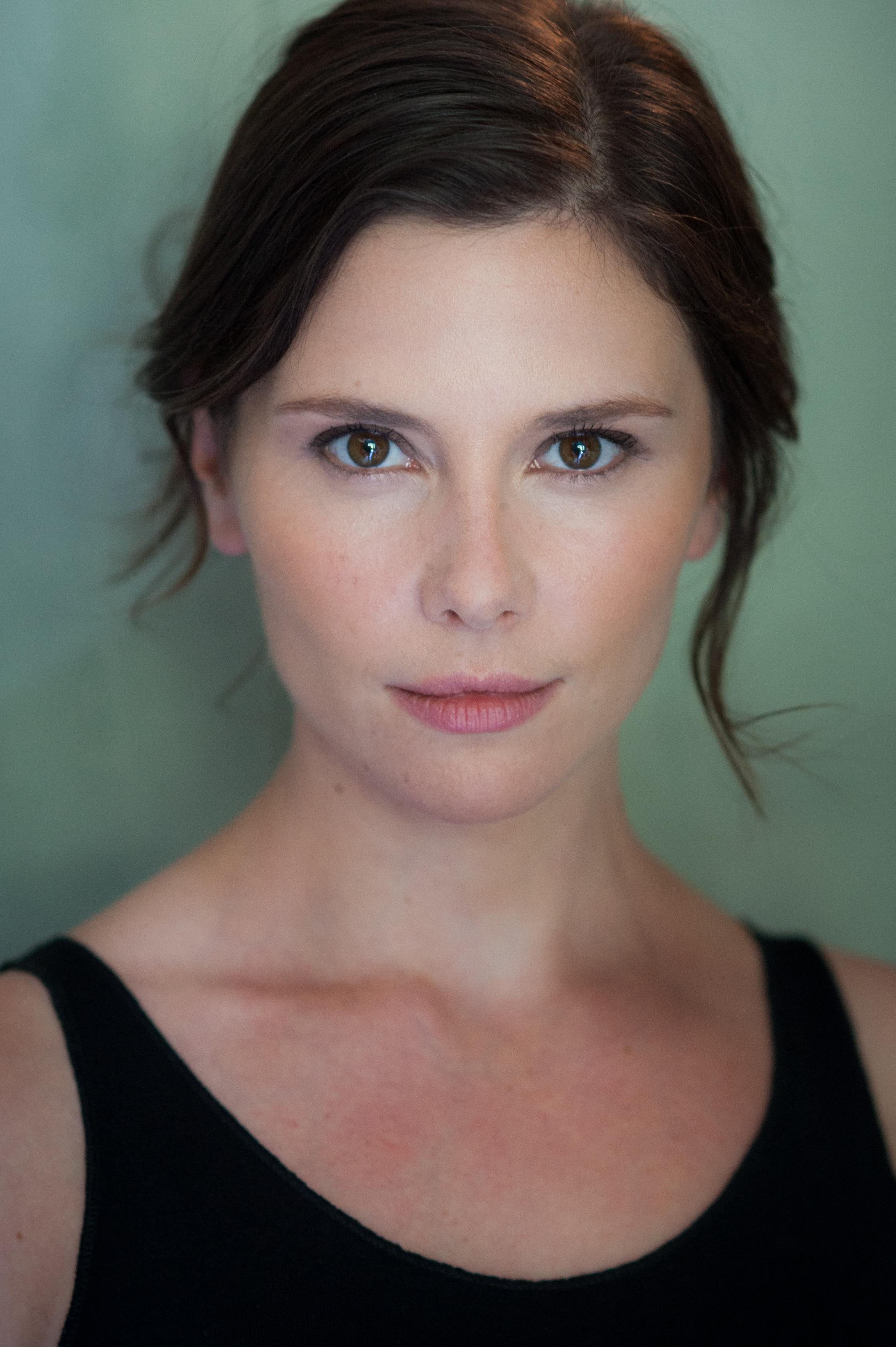 actor Olivia Mace large photo