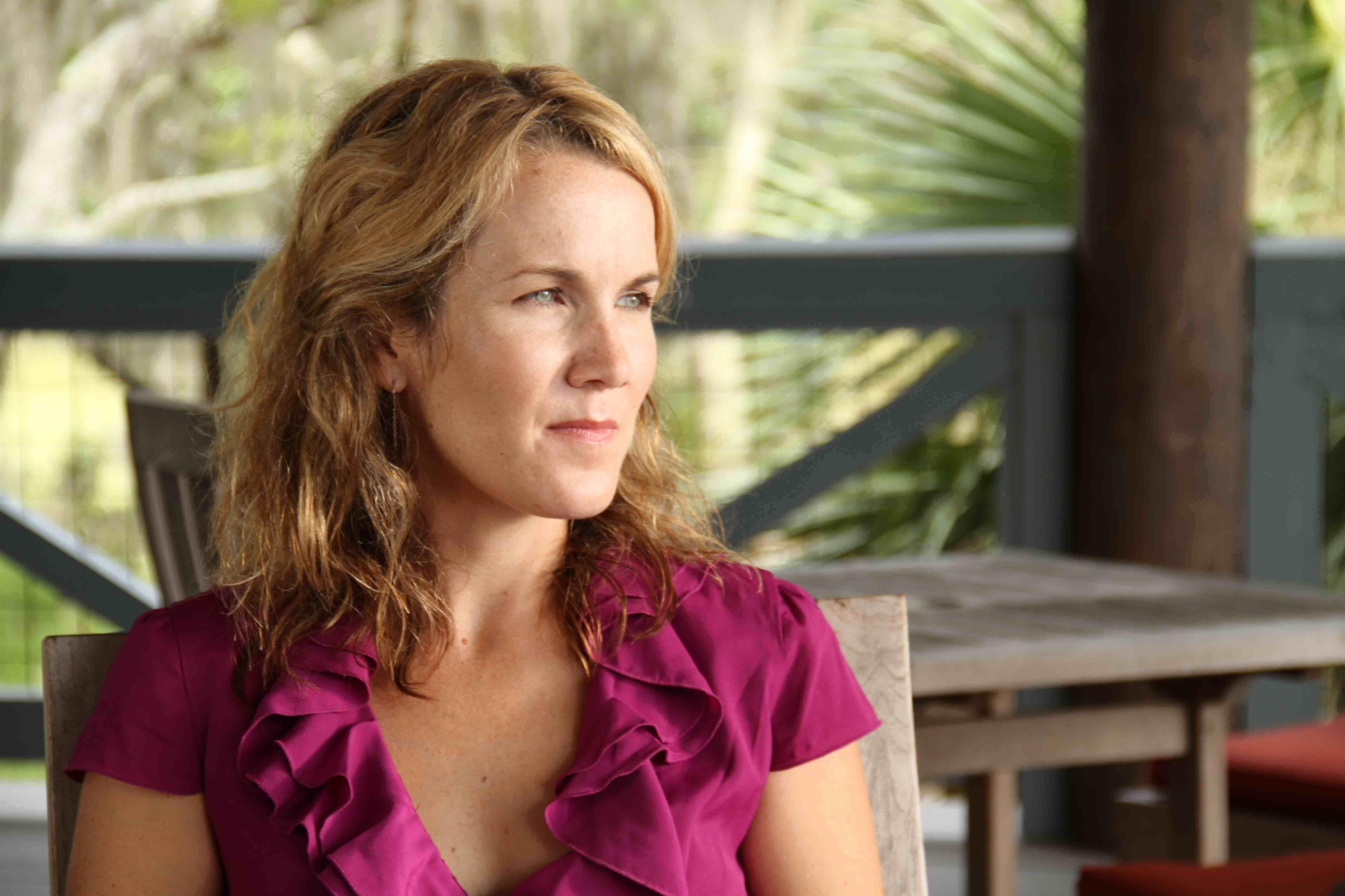 actor Erin Dilly large photo