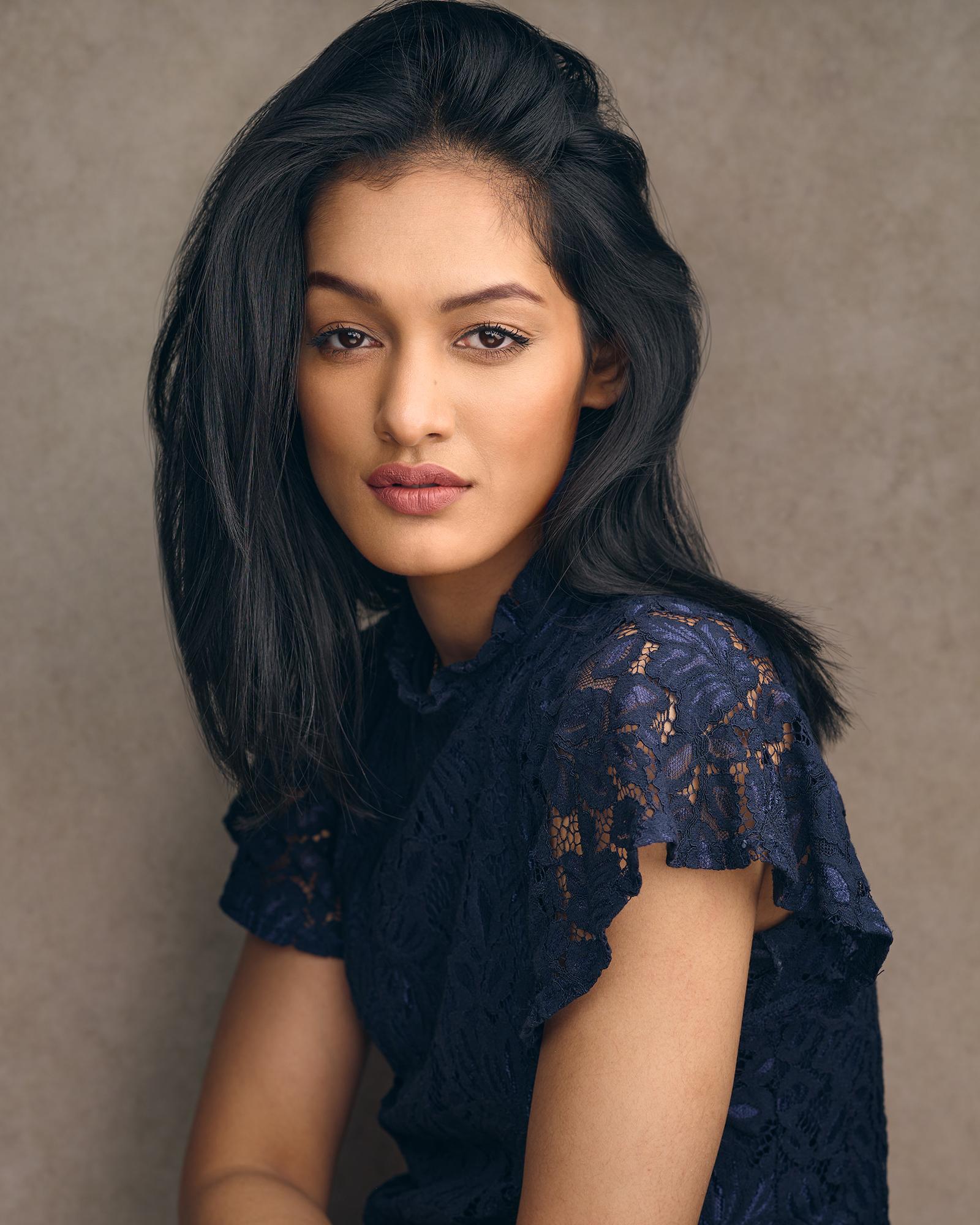 actor Ariya Larker large photo