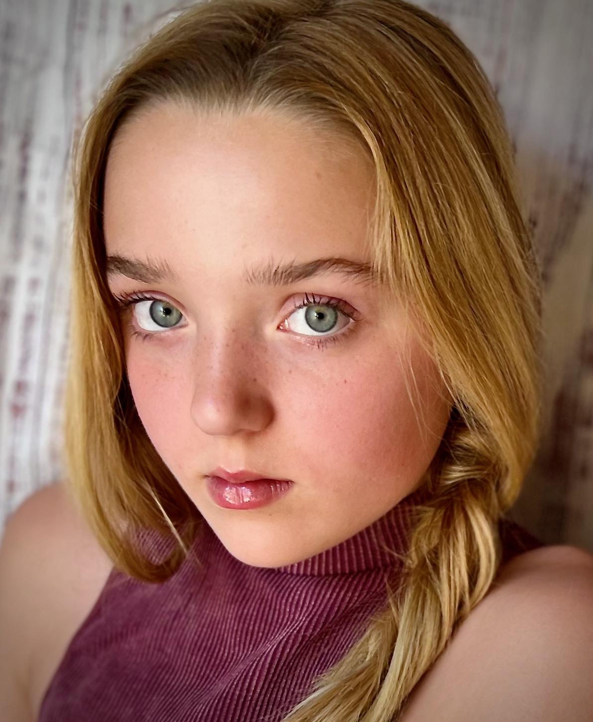 actor Delyn Wall large photo