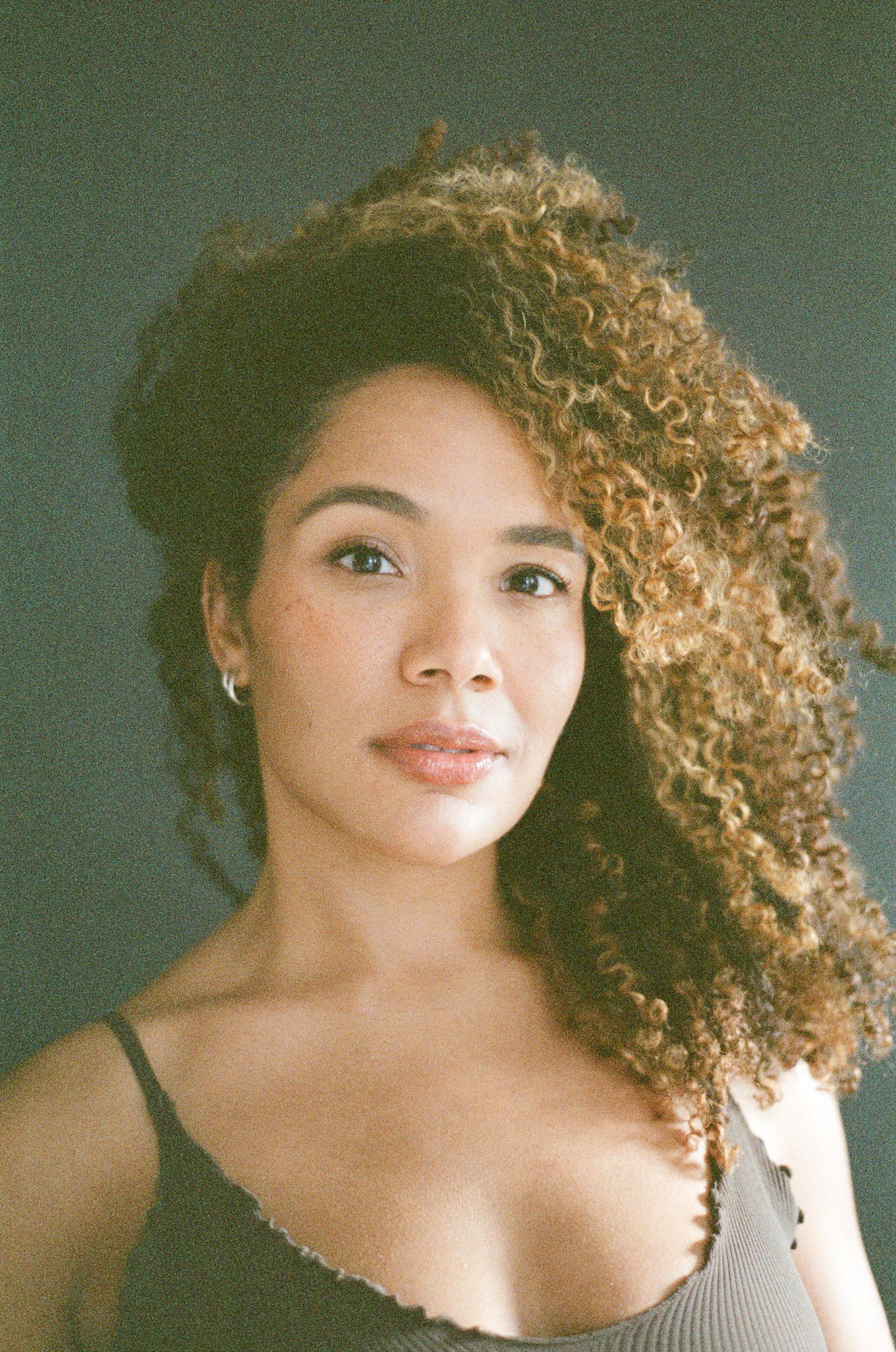 actor Kayla Carter large photo