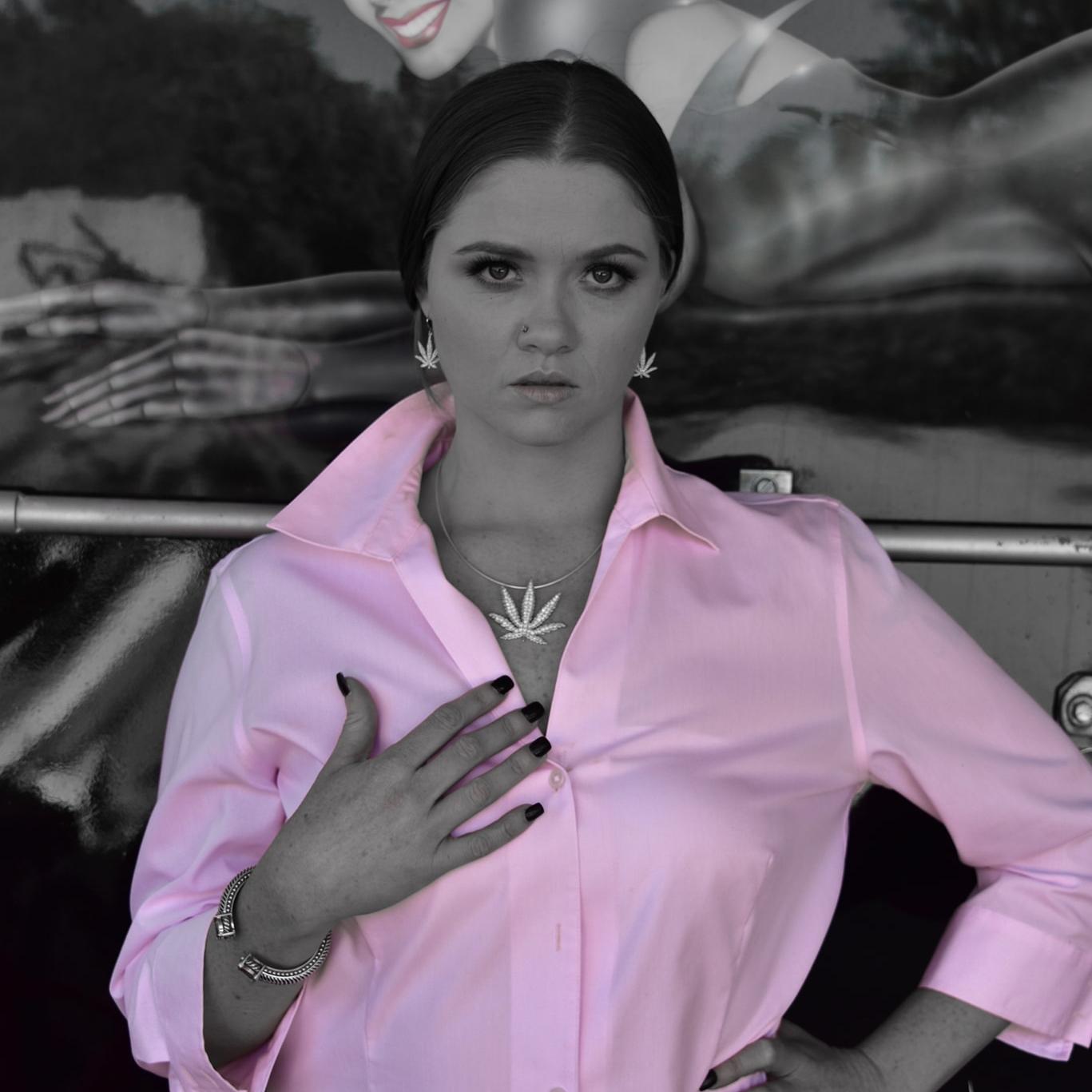 actor Sarah Schultz large photo