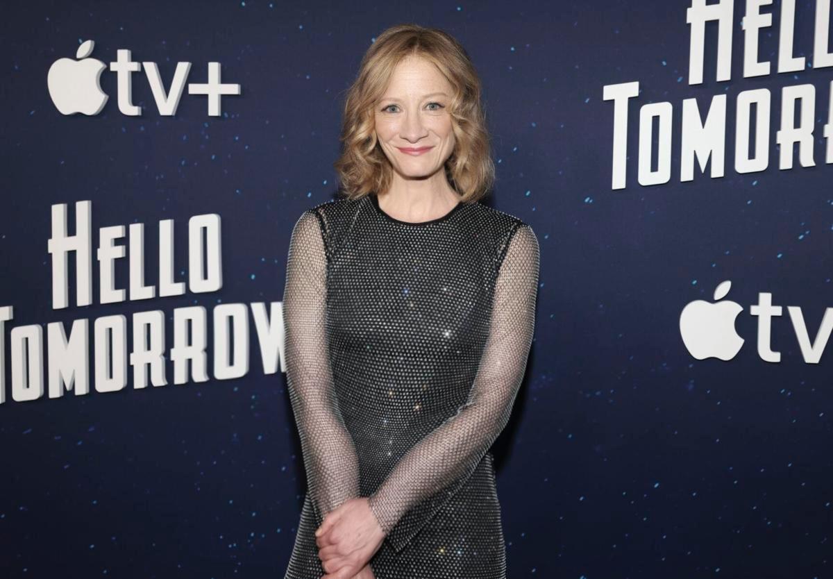 actor Annie McNamara large photo