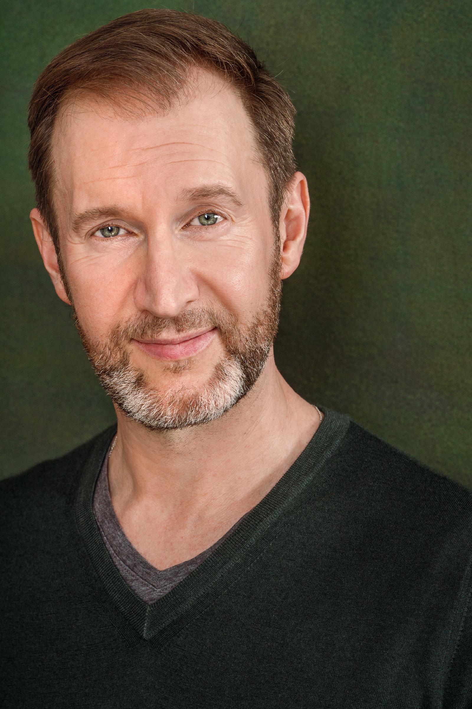 actor Chris Barry large photo