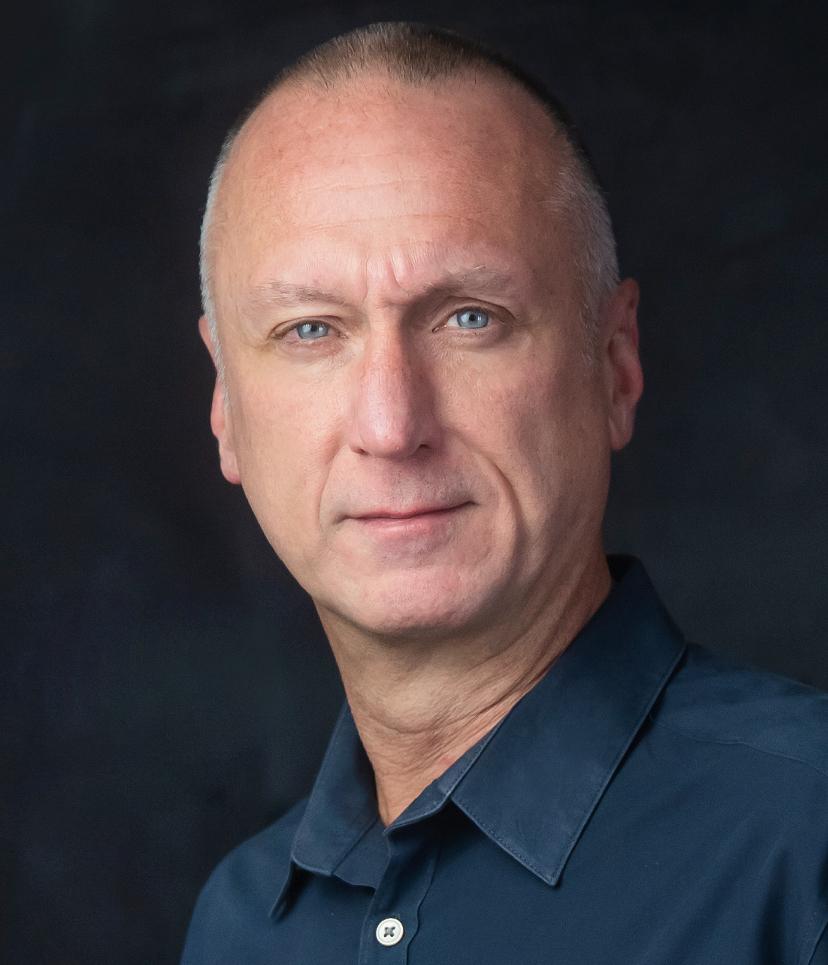 actor Zach Hanner large photo