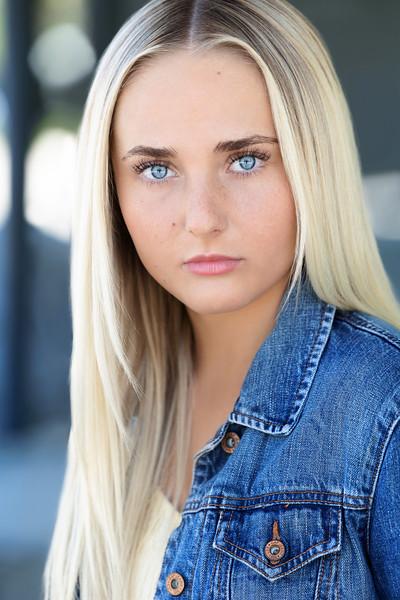 actor Caroline Labrum large photo