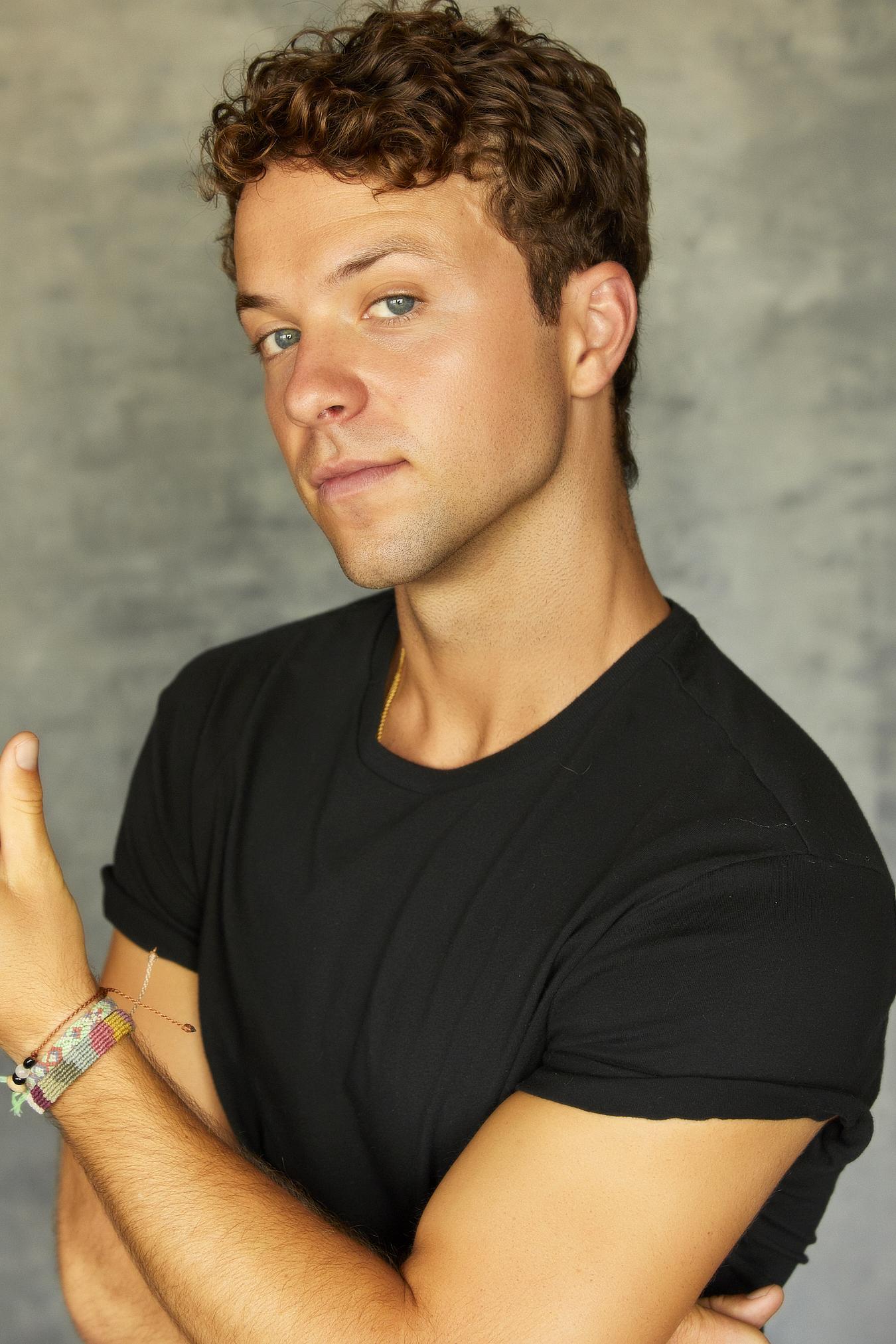 actor Walker Barnes large photo