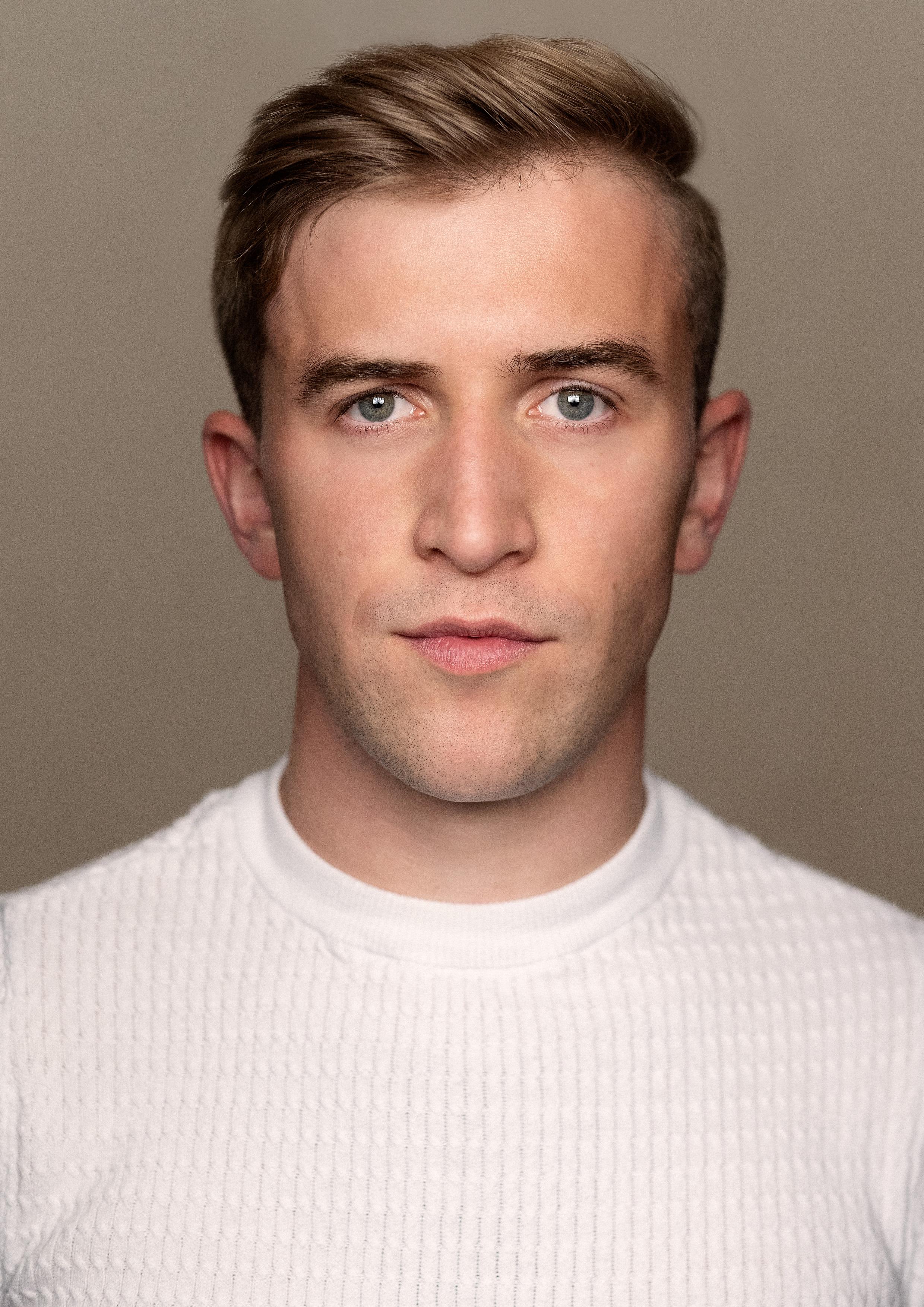actor Callum Scott Howells large photo