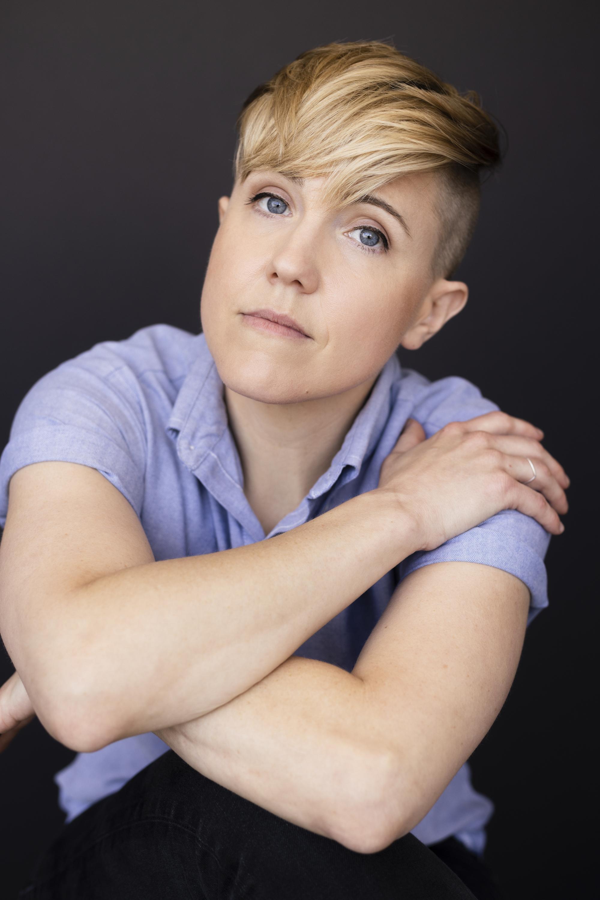 actor Hannah Hart large photo