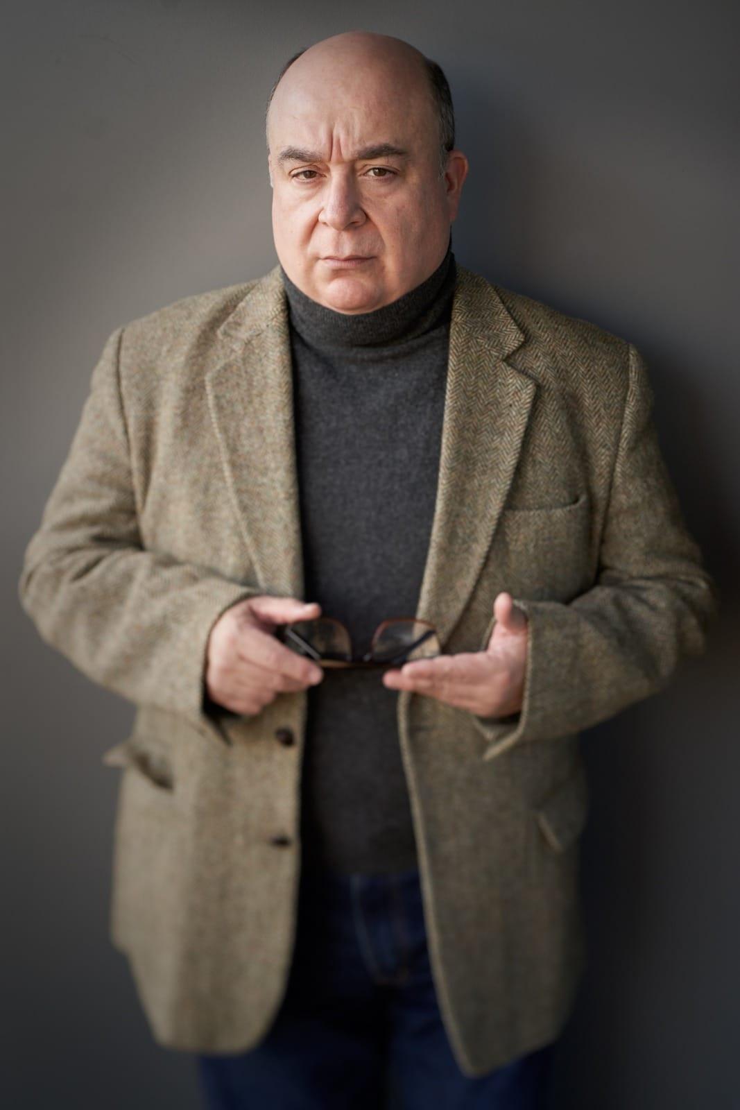 actor Roger Nevares large photo