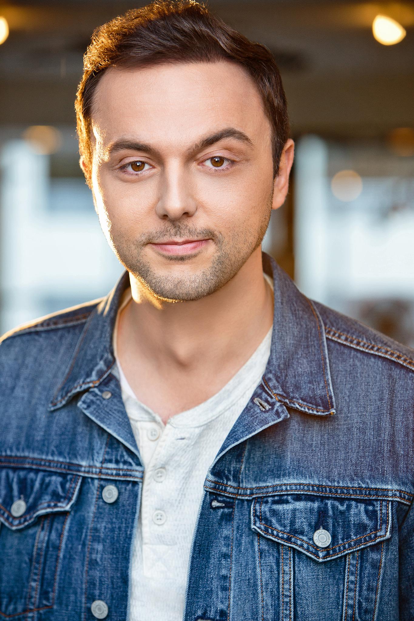 actor Austin Hillebrecht large photo