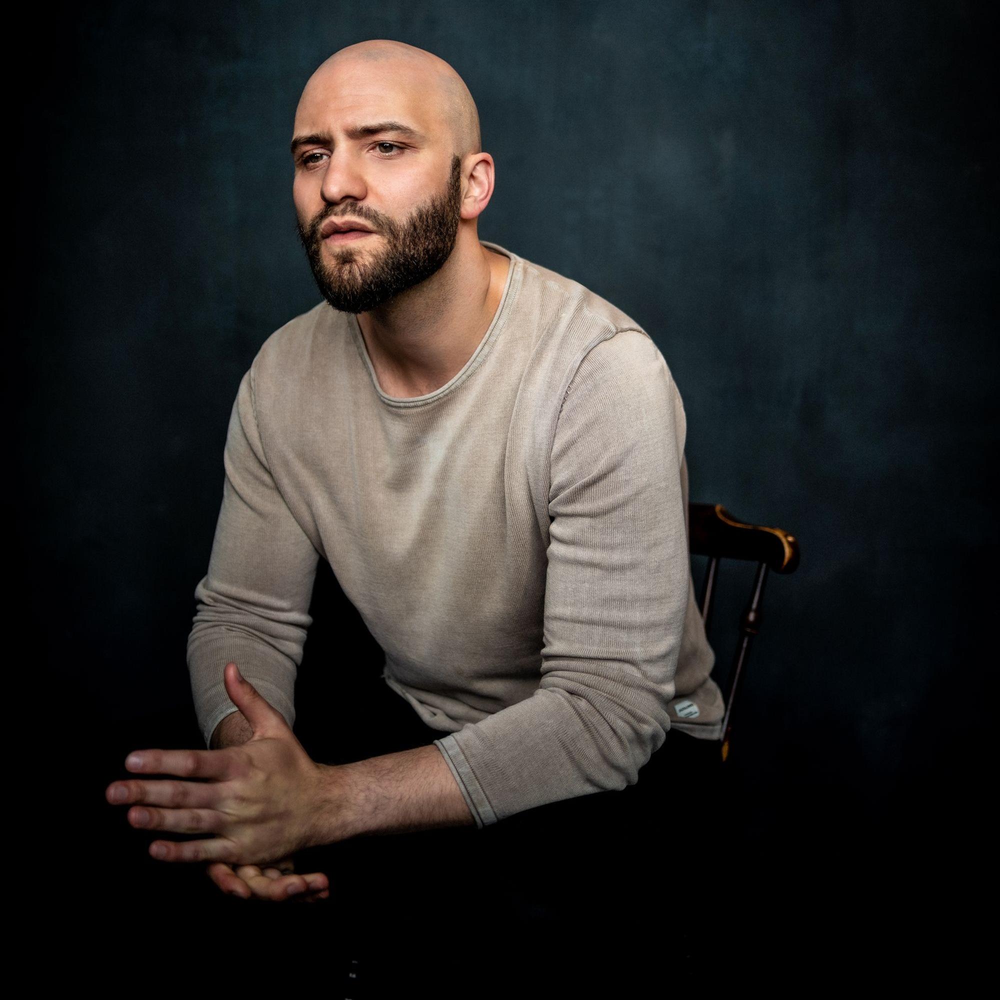 actor Huw Novelli large photo