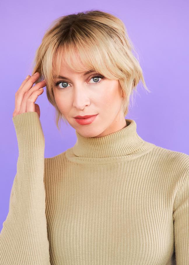 actor Julia Aks large photo