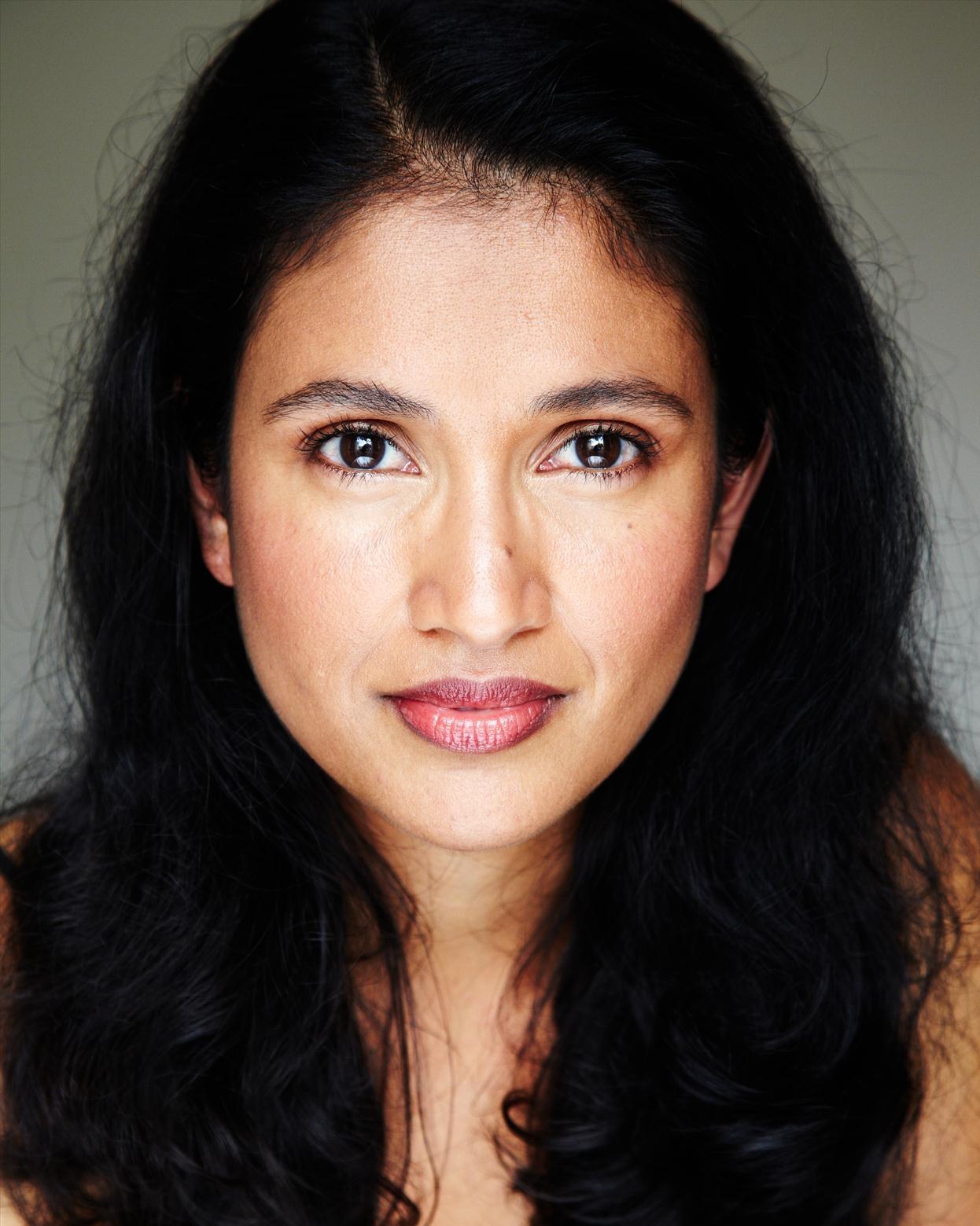 actor Karina Bracken large photo