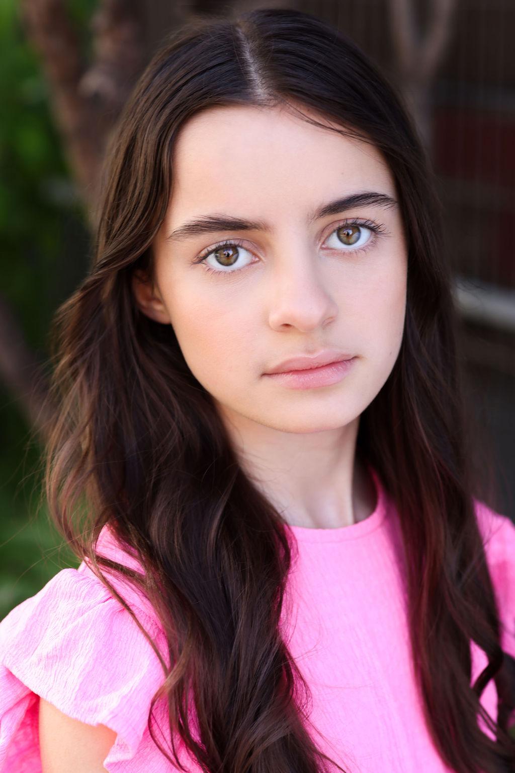 actor Valentina Battrick large photo