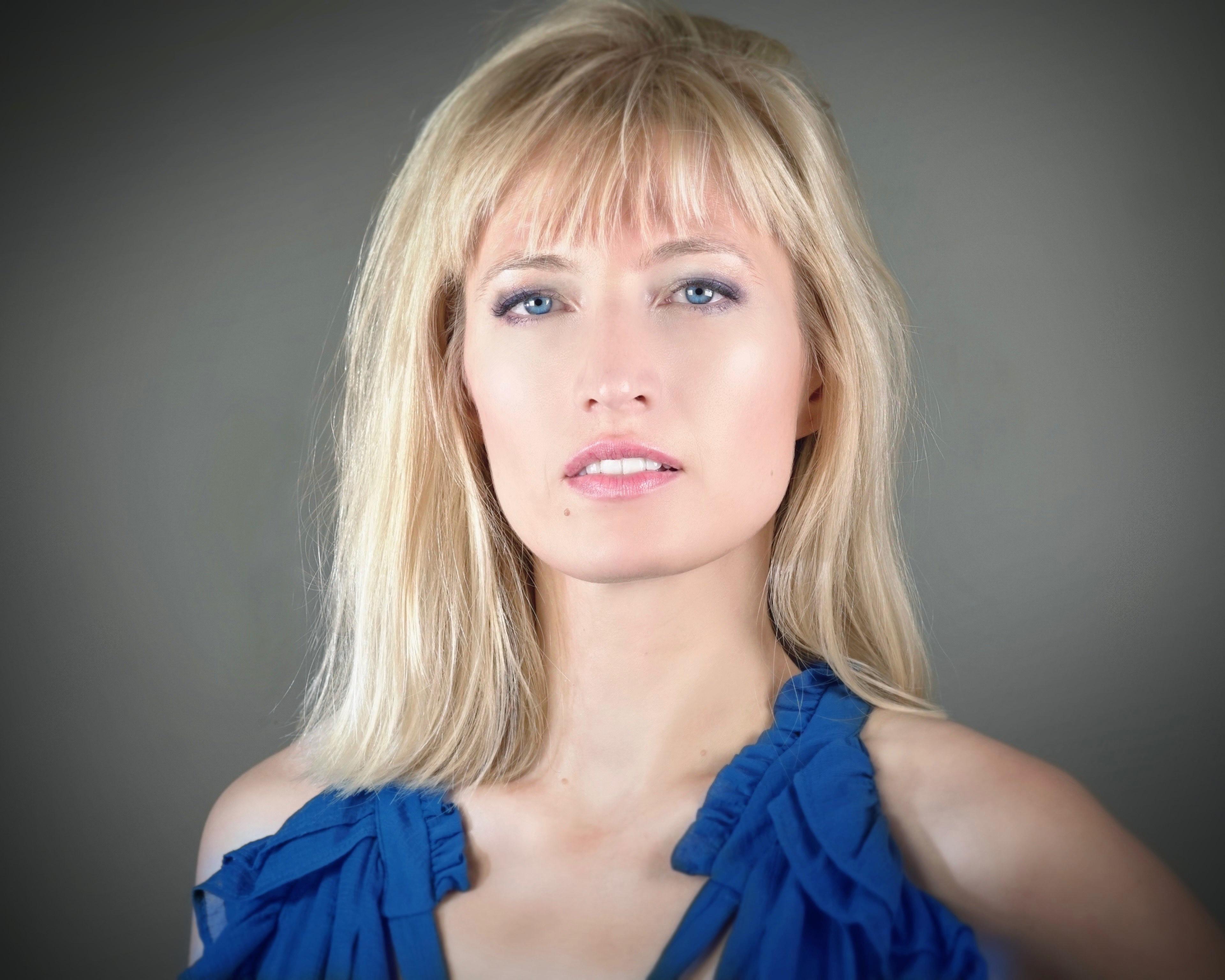 actor Eve Constance large photo