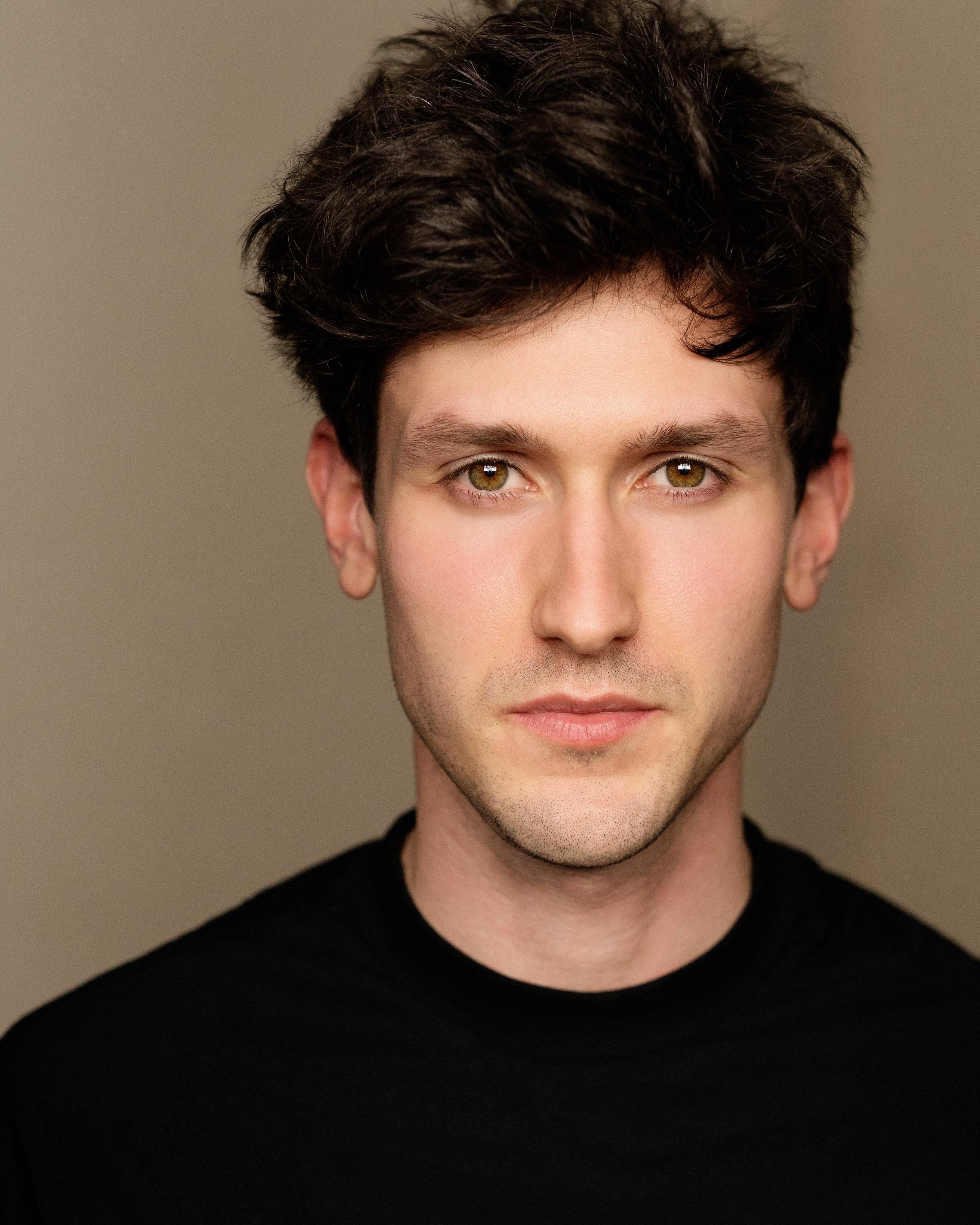 actor Lewis Peek large photo