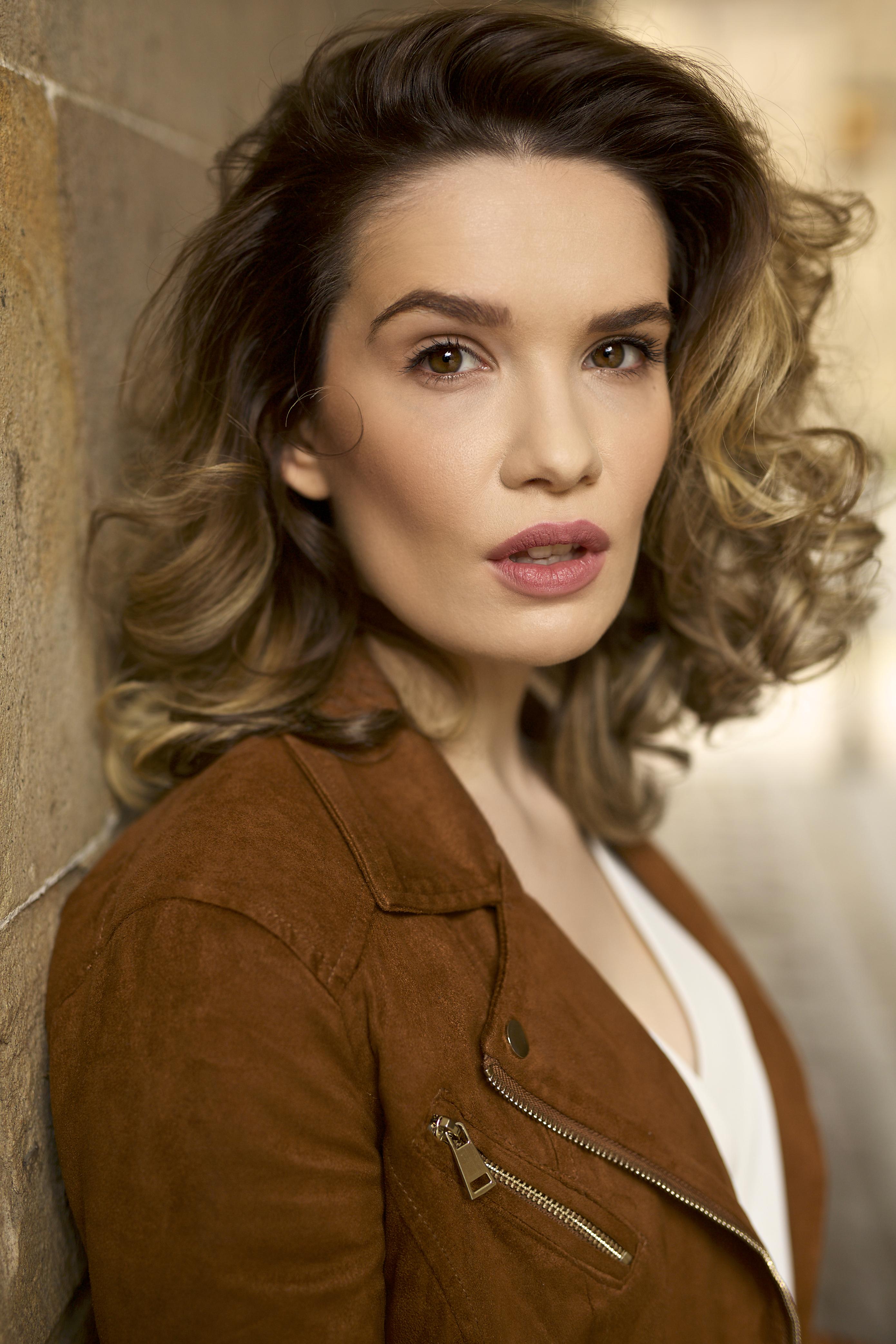 actor Elanor Miller large photo