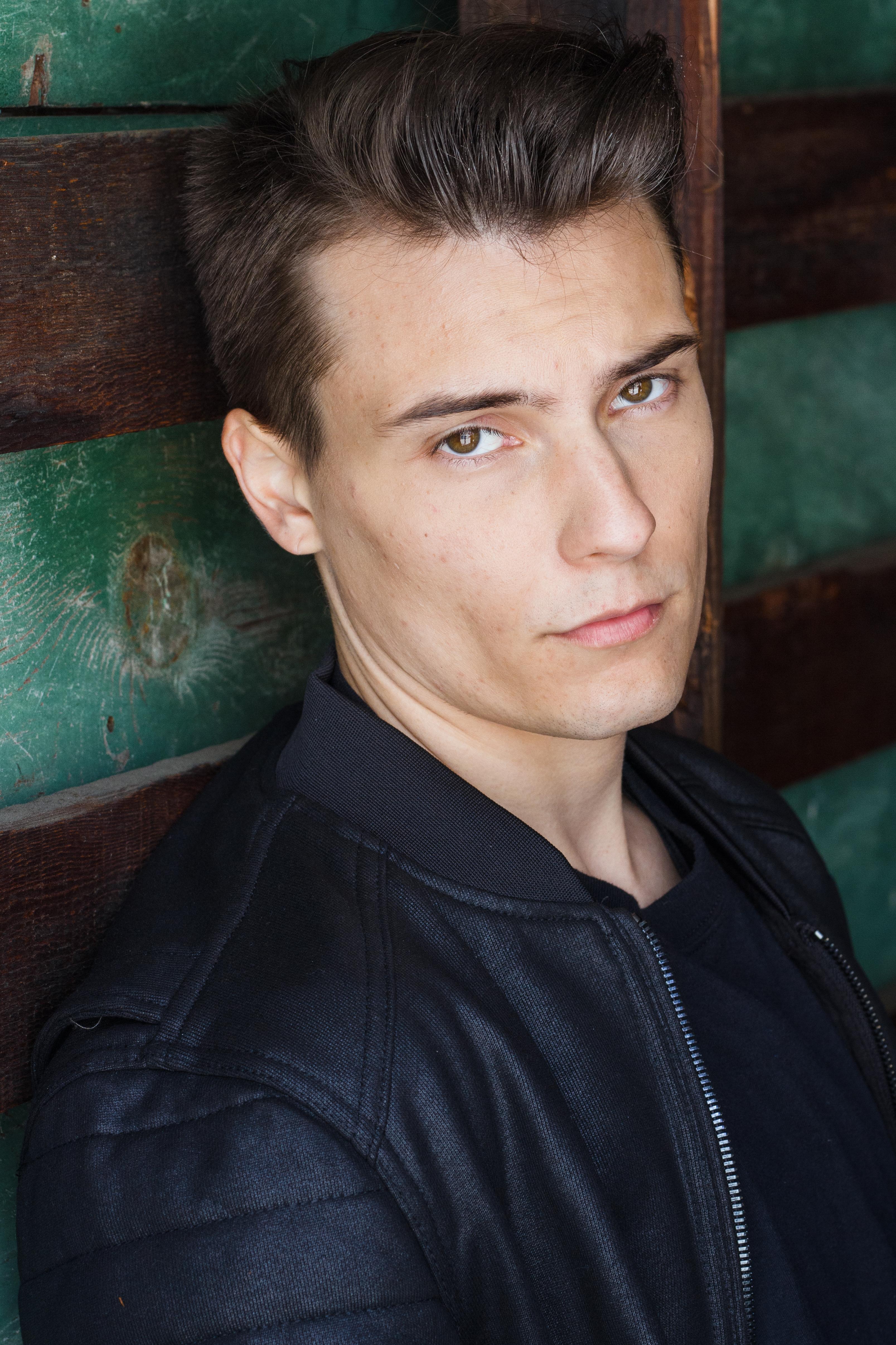 actor Alex Hogy large photo