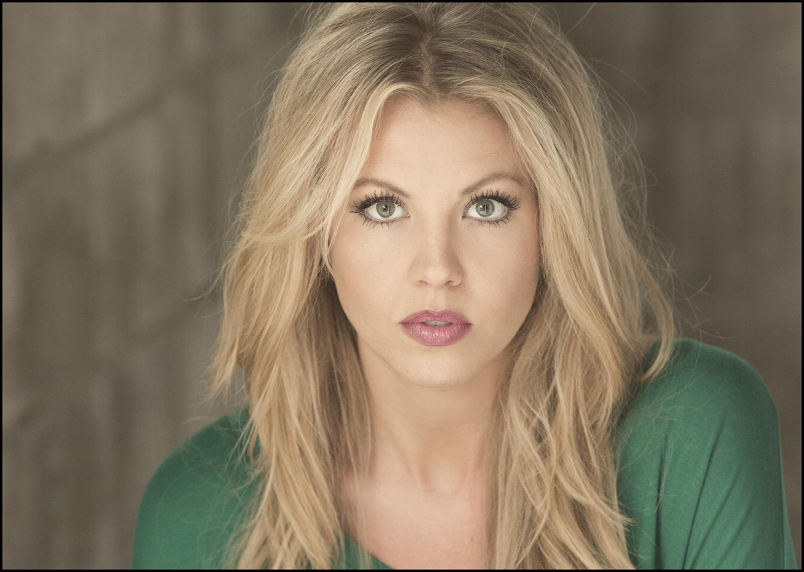 actor Tara Hayes large photo