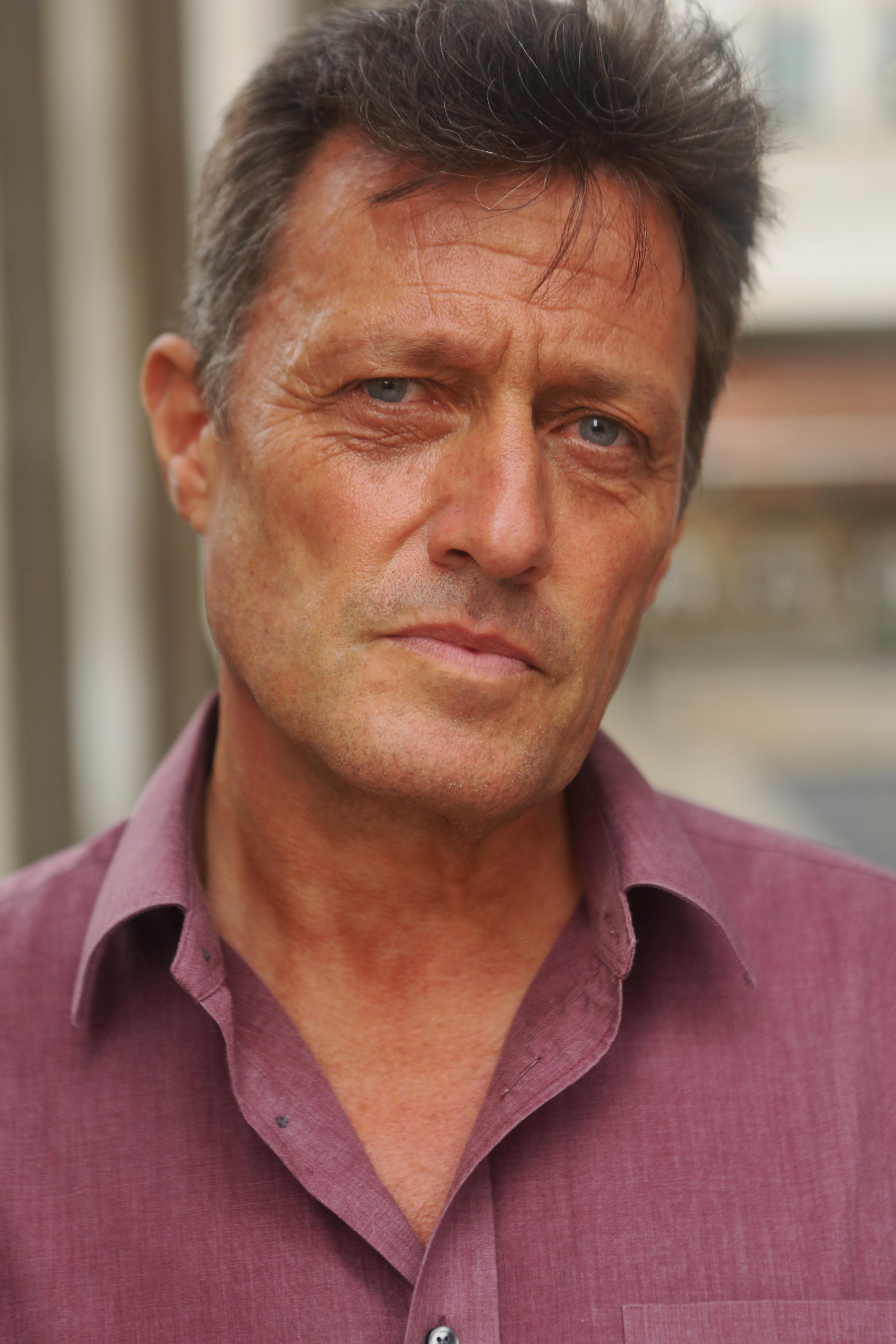 actor Mike Kelson large photo