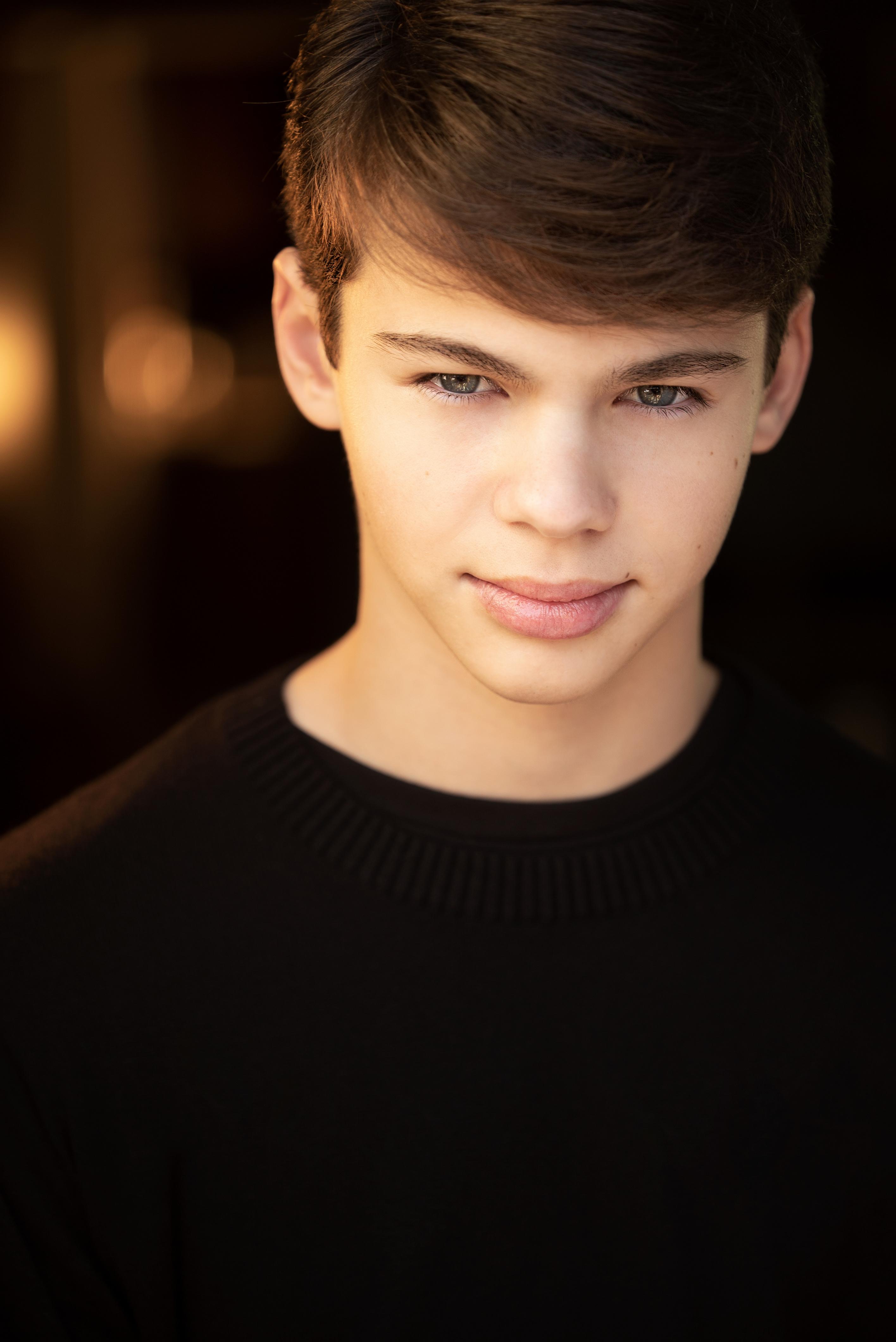 actor Garrett Linn large photo