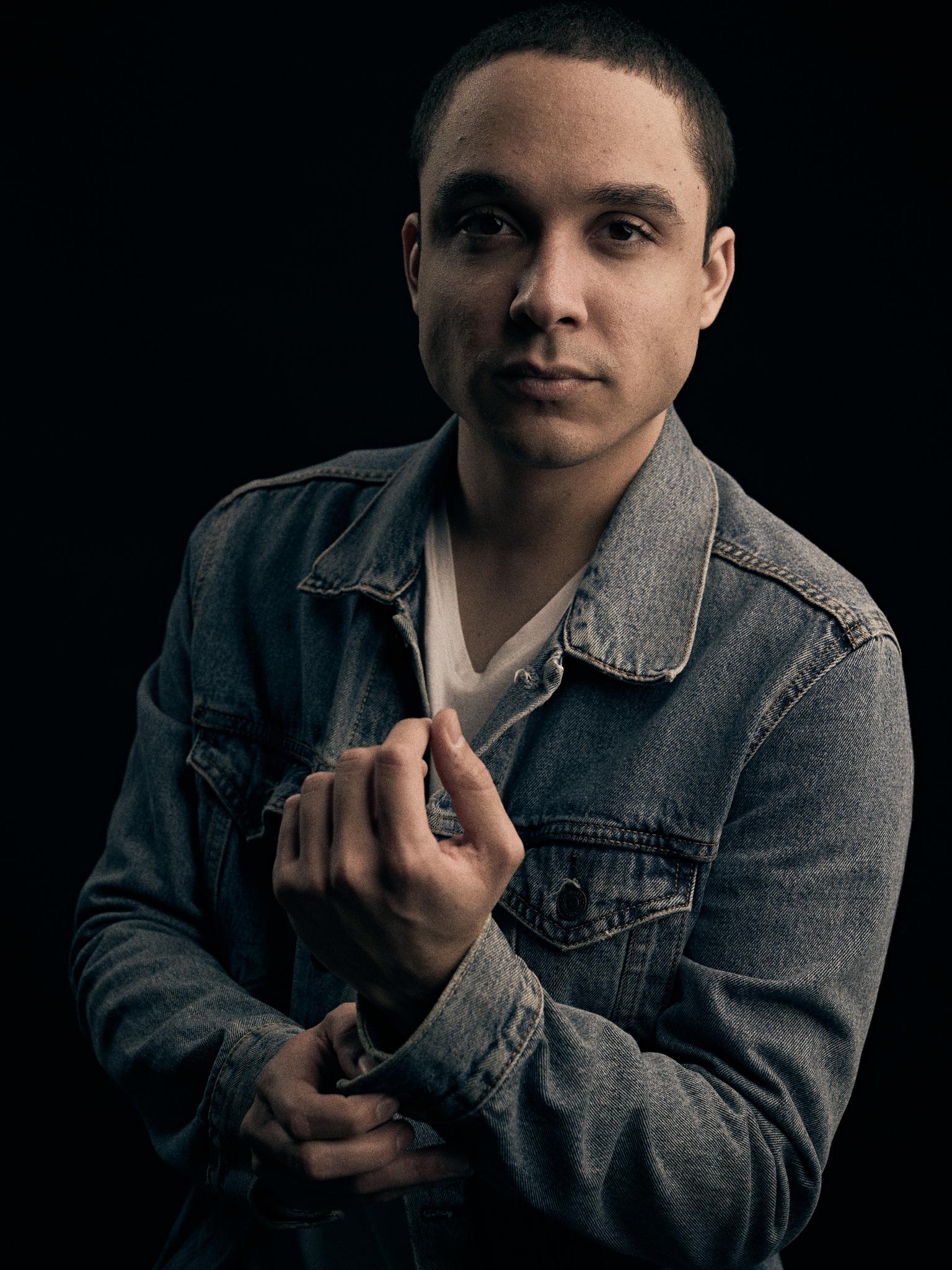 actor Sinjin Rosa large photo