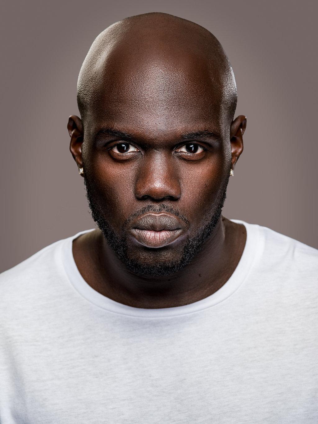 actor Momo Dione large photo