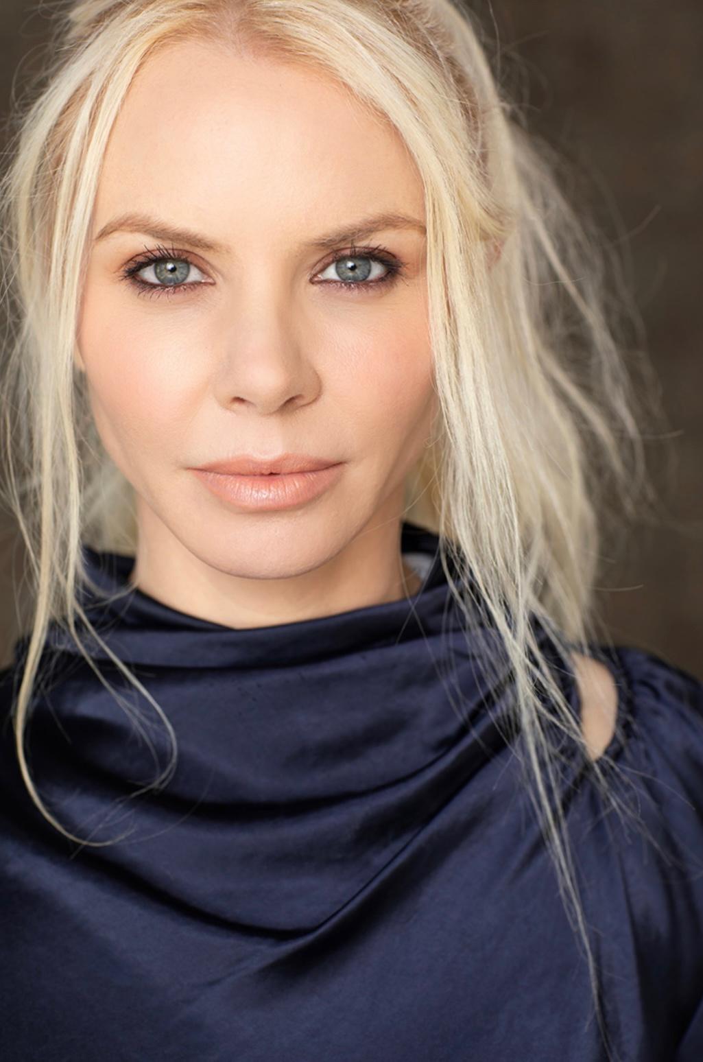 actor Carley Harper large photo