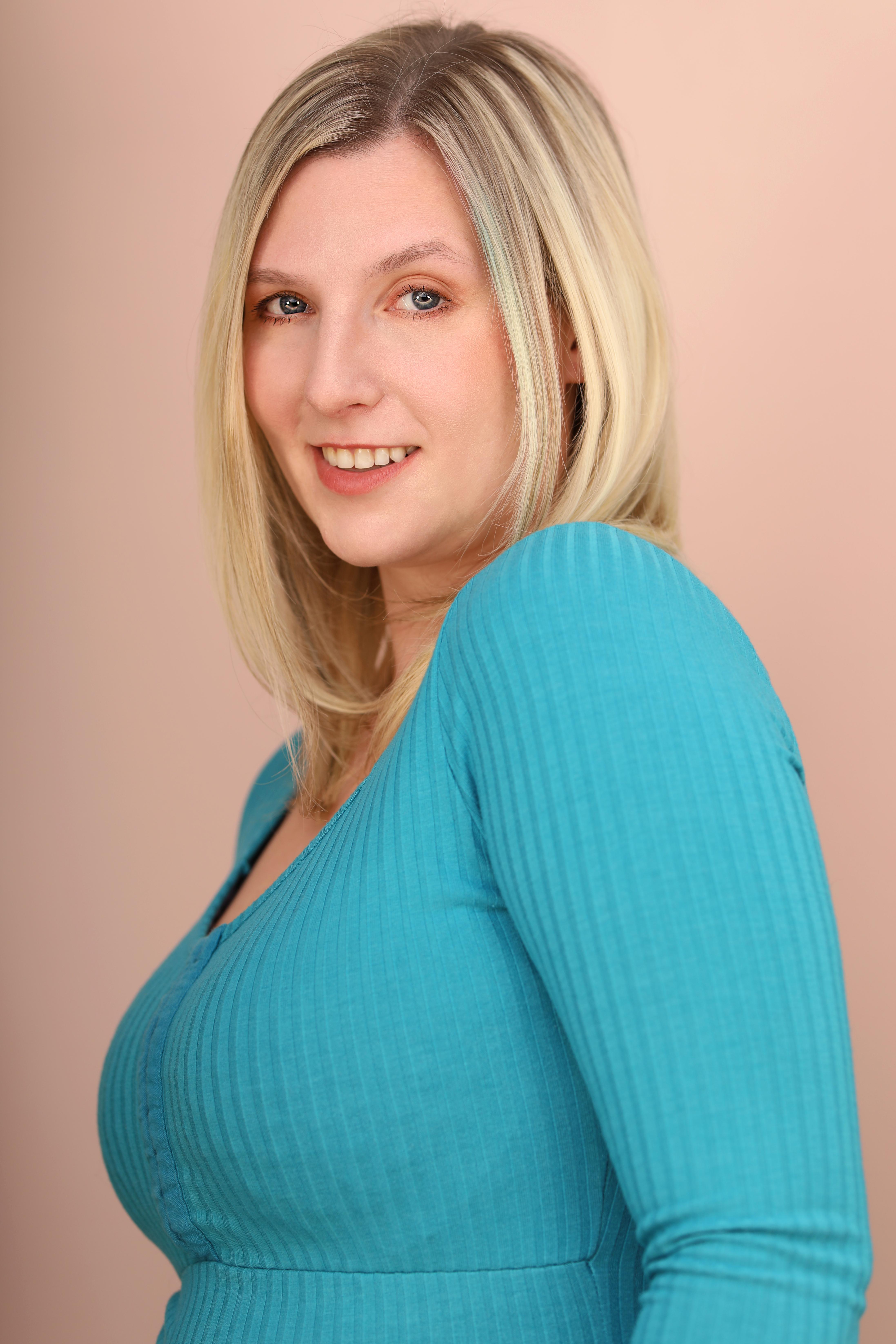 actor Christina Munn large photo