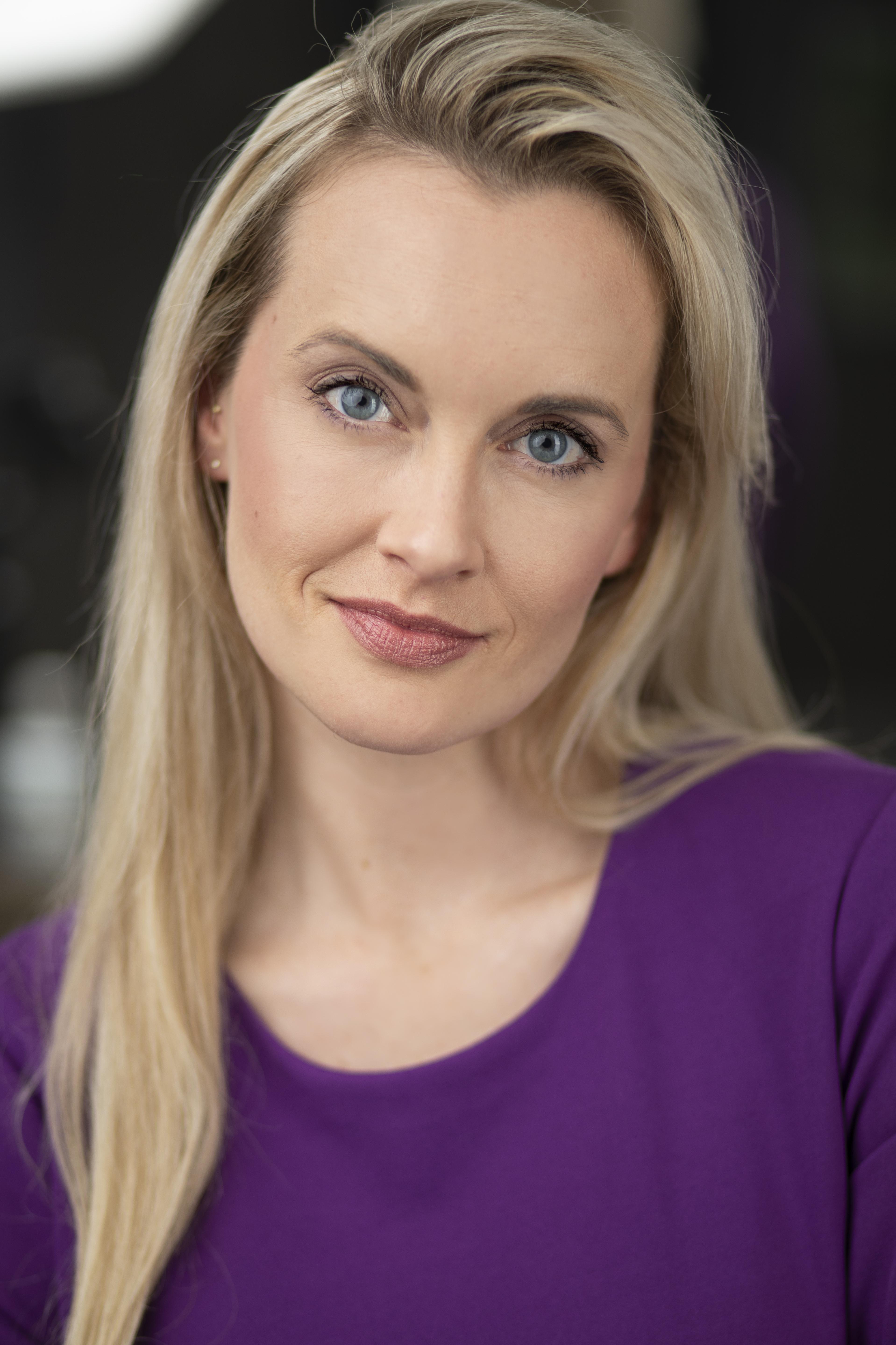 actor Lauren McCullough large photo