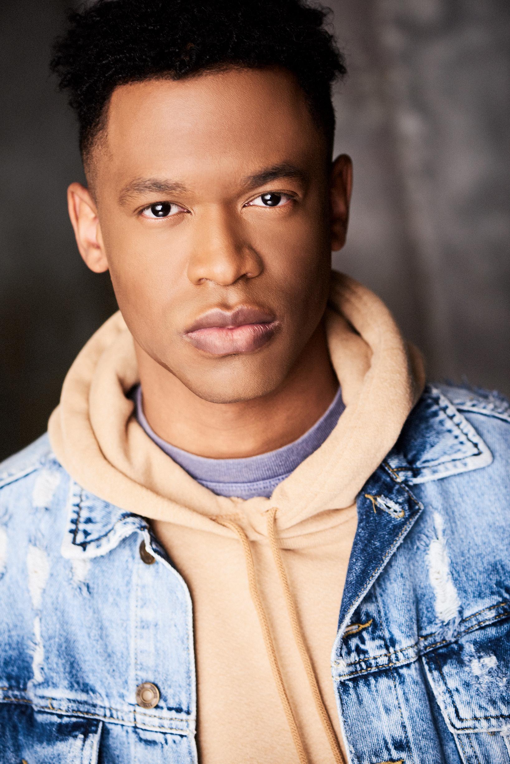 actor Harrison Knight large photo