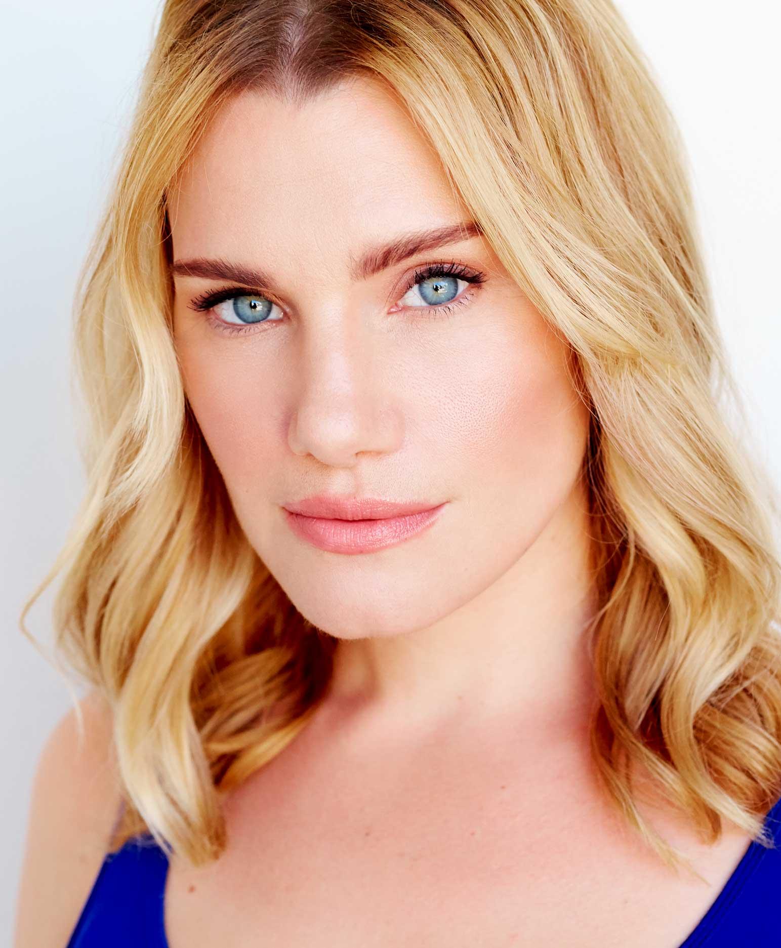 actor Julianne Dowler large photo