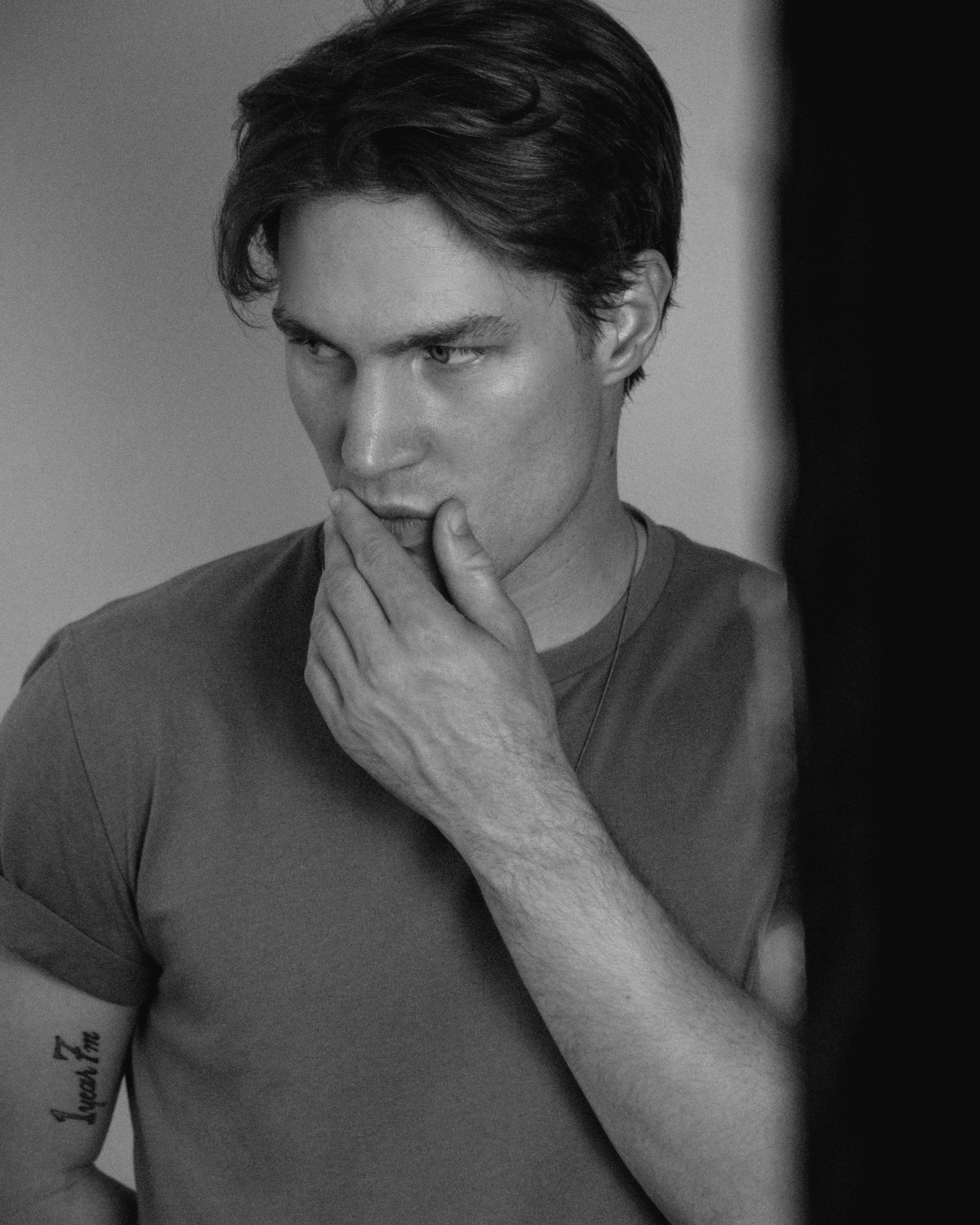 actor Harrison Sheehan large photo