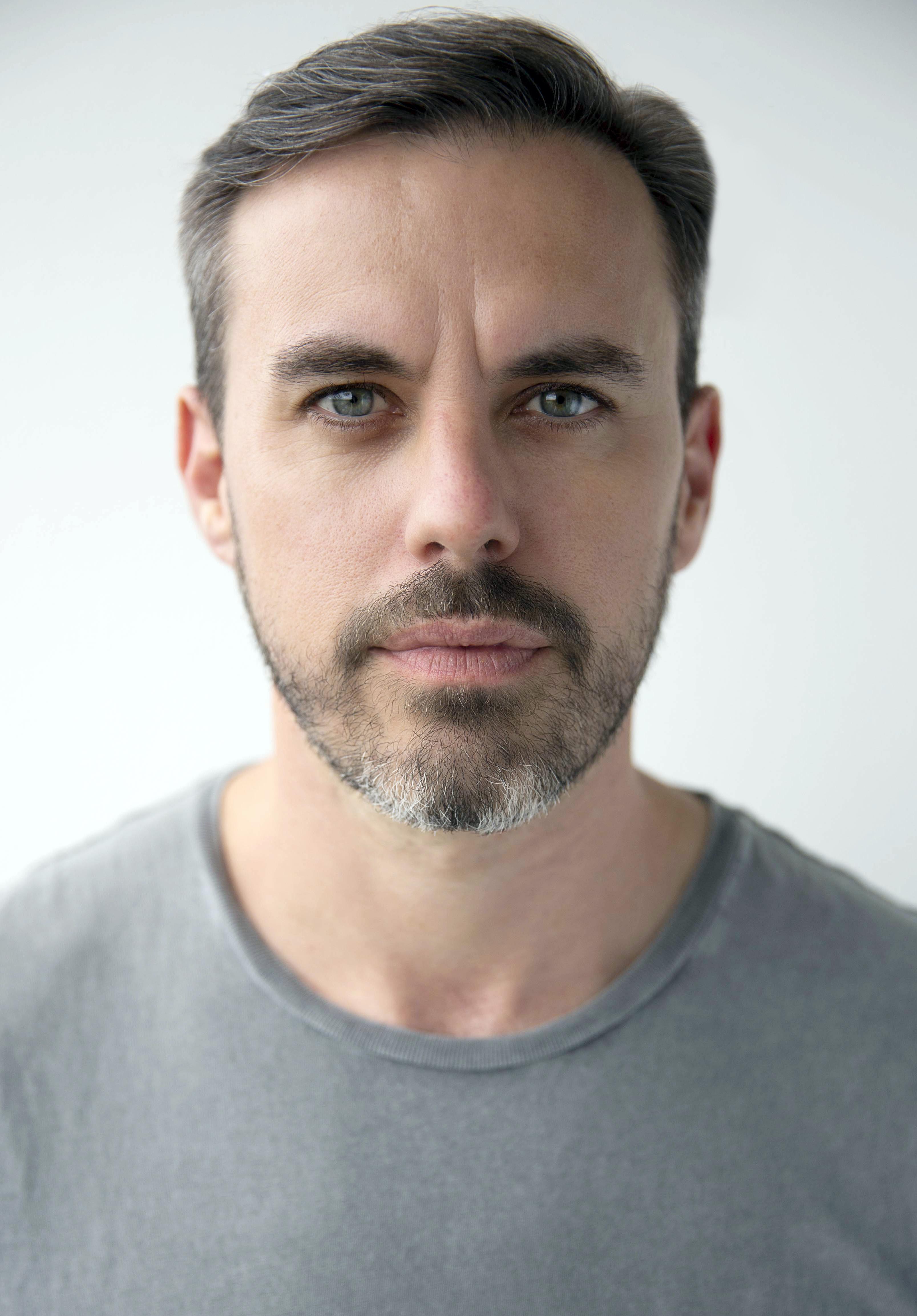 actor Ben Hamilton large photo