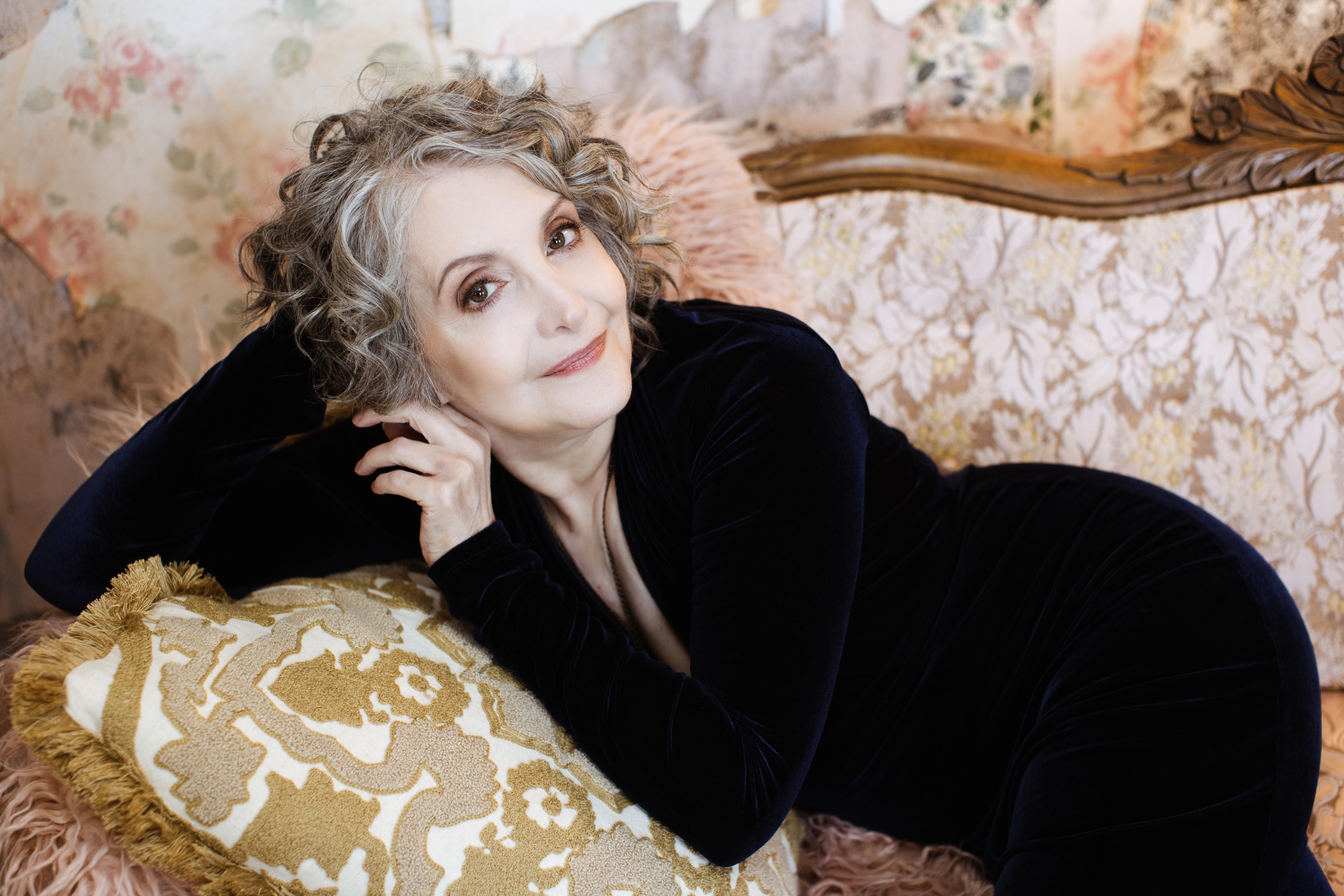 actor Victoria Mullen large photo