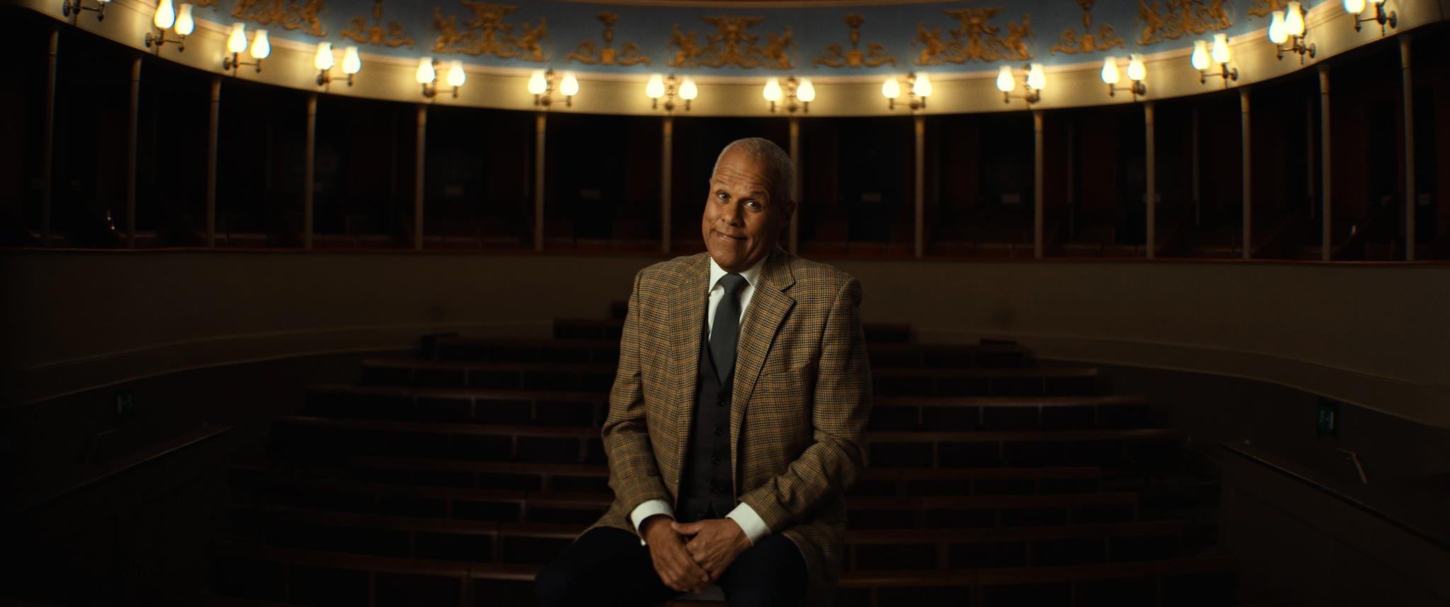 actor Gary Wilmot large photo