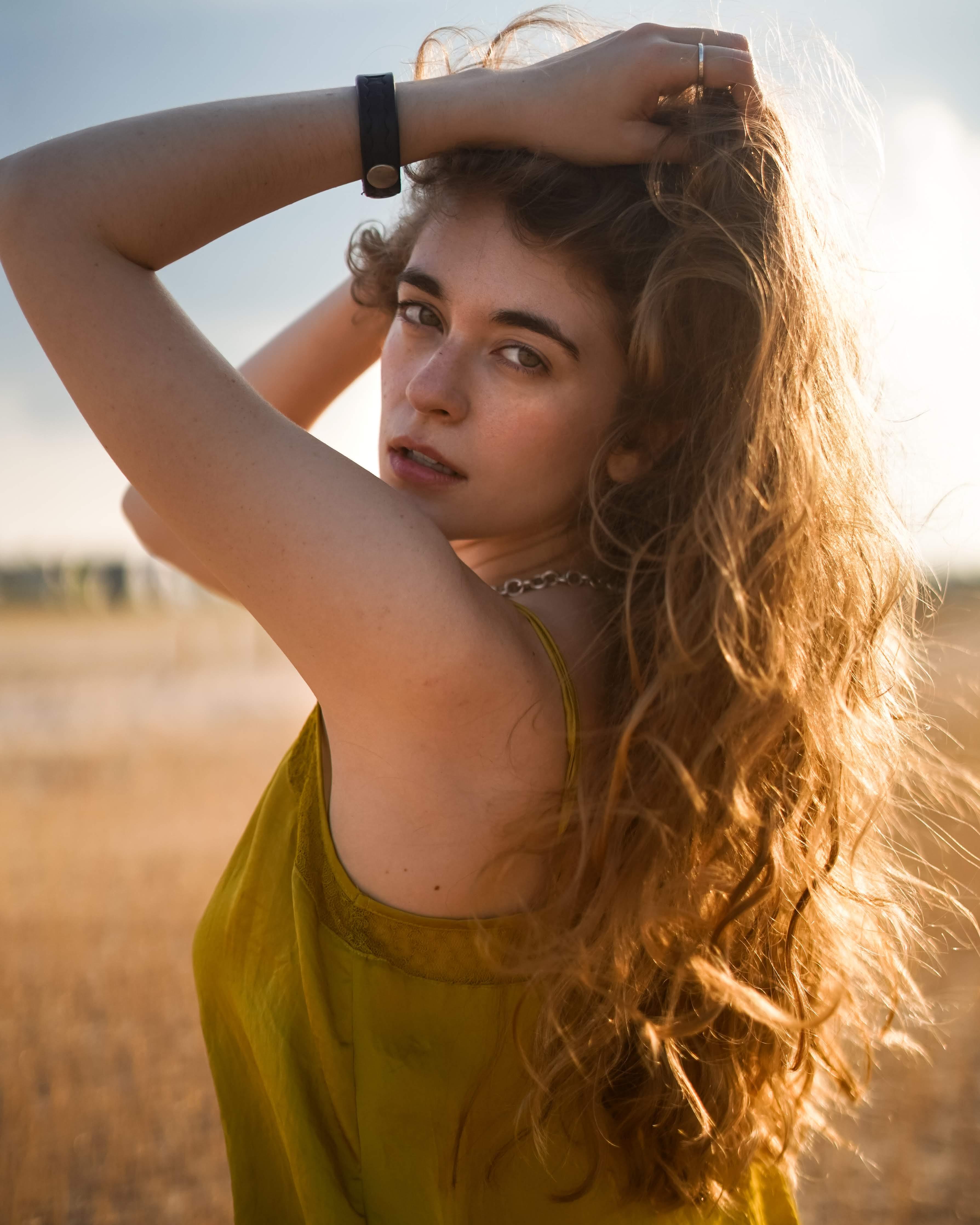 actor Jessica Farmer large photo